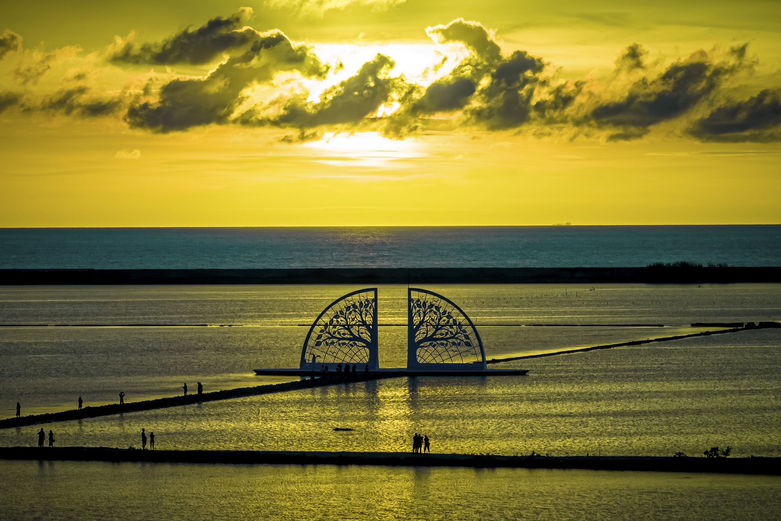 London Design Awards Winner - Fan-shaped Salt Field Tree of Life