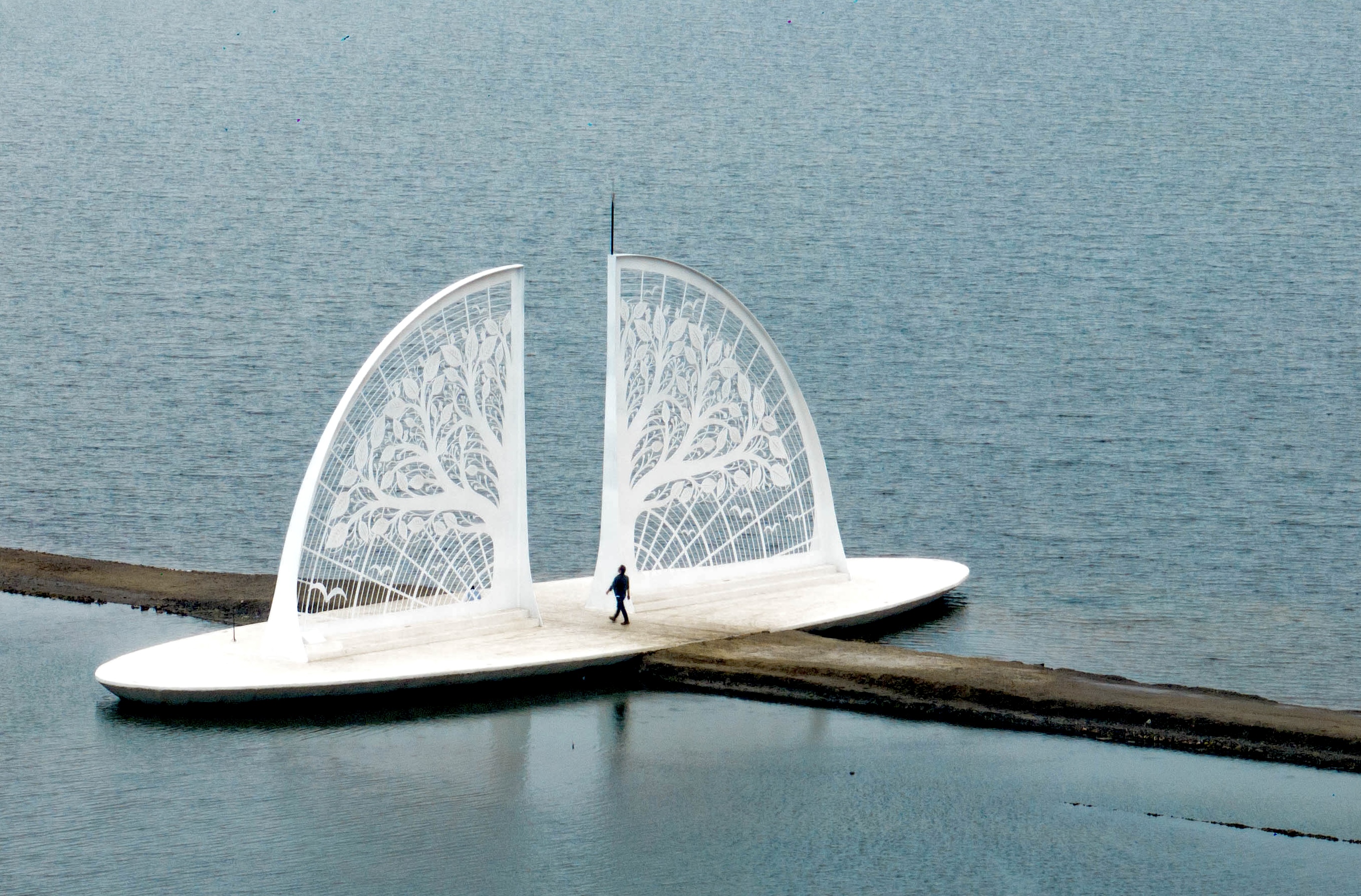 London Design Awards Winner - Fan-shaped Salt Field Tree of Life