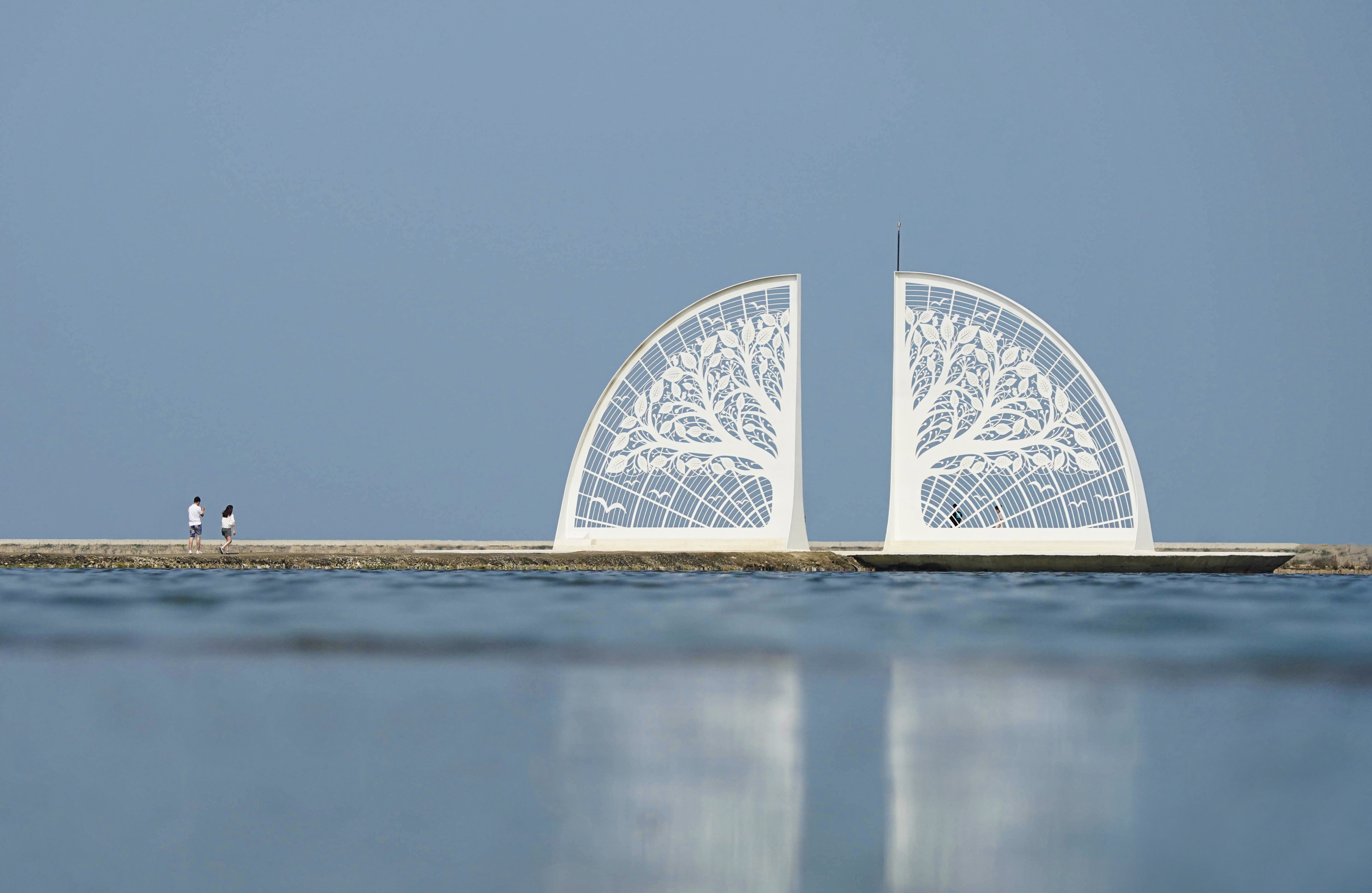 London Design Awards Winner - Fan-shaped Salt Field Tree of Life