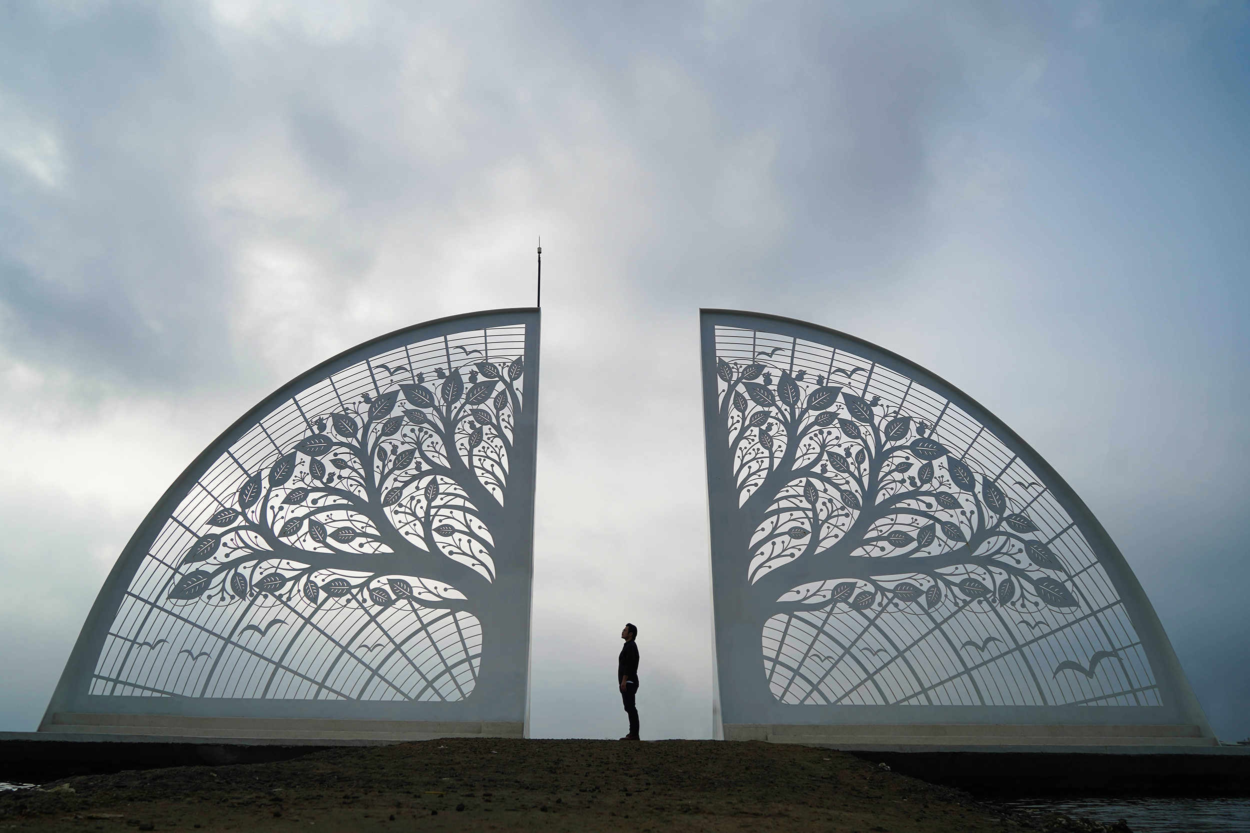 London Design Awards Winner - Fan-shaped Salt Field Tree of Life