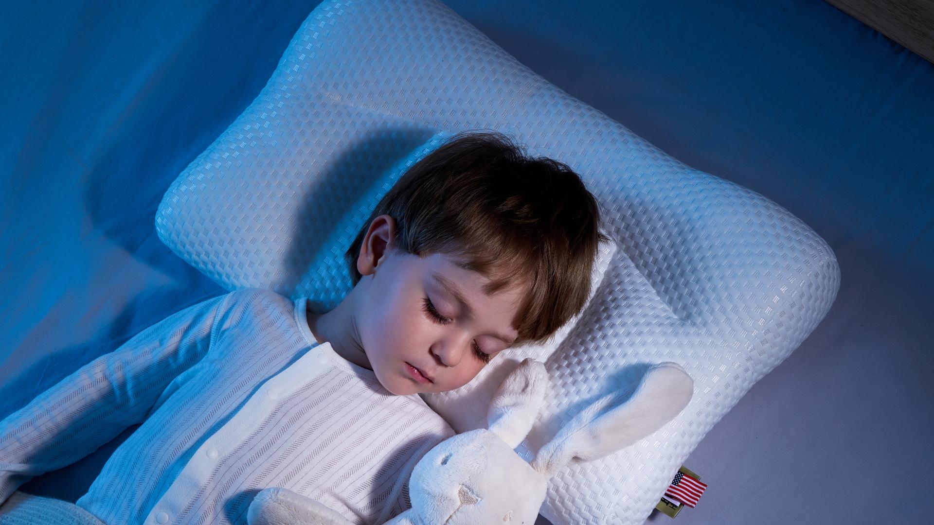 London Design Awards Winner - HOAG Kids Spine Relief Pillow