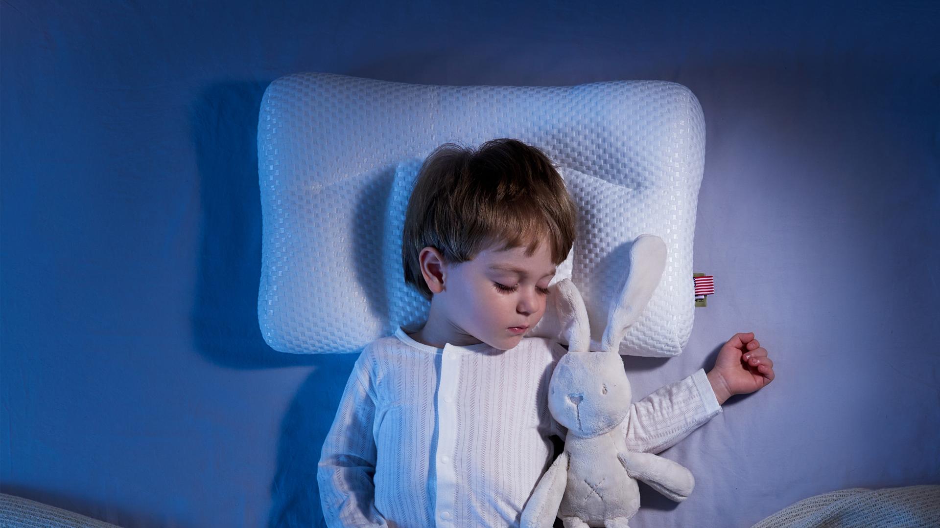 London Design Awards Winner - HOAG Kids Spine Relief Pillow