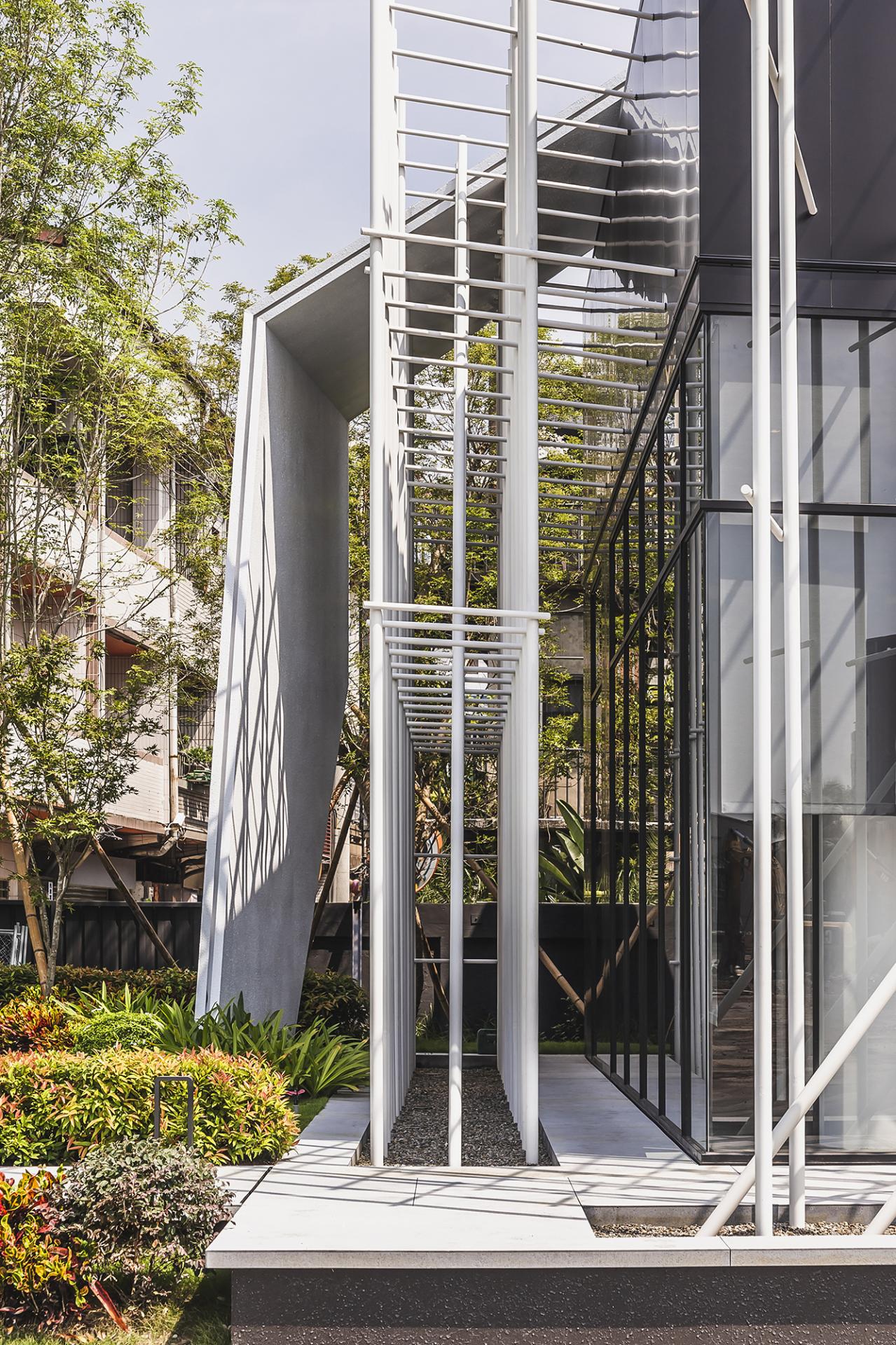 London Design Awards Winner - The Art of Deformation