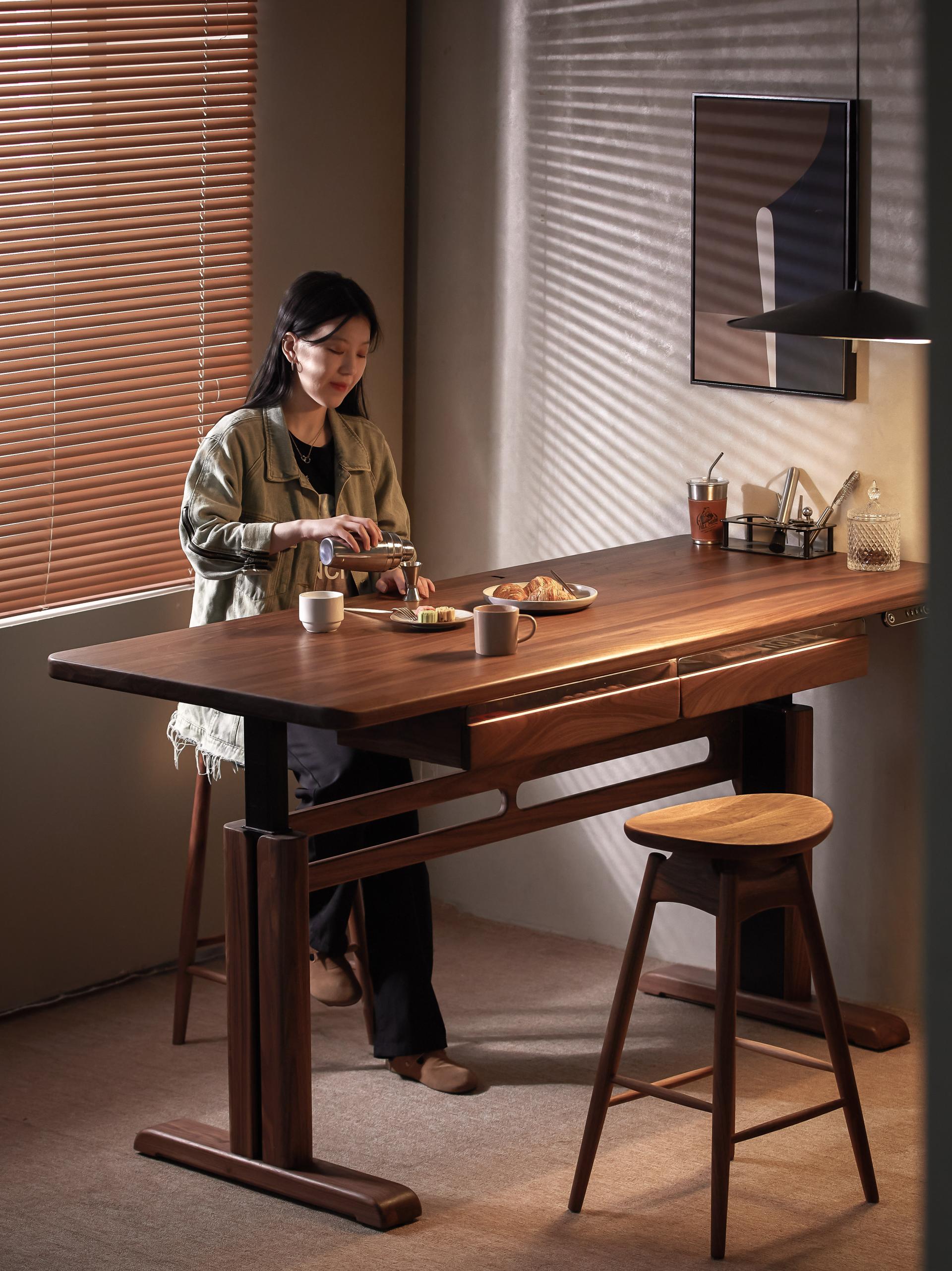 London Design Awards Winner - Yunqi Height-Adjustable Desk pro