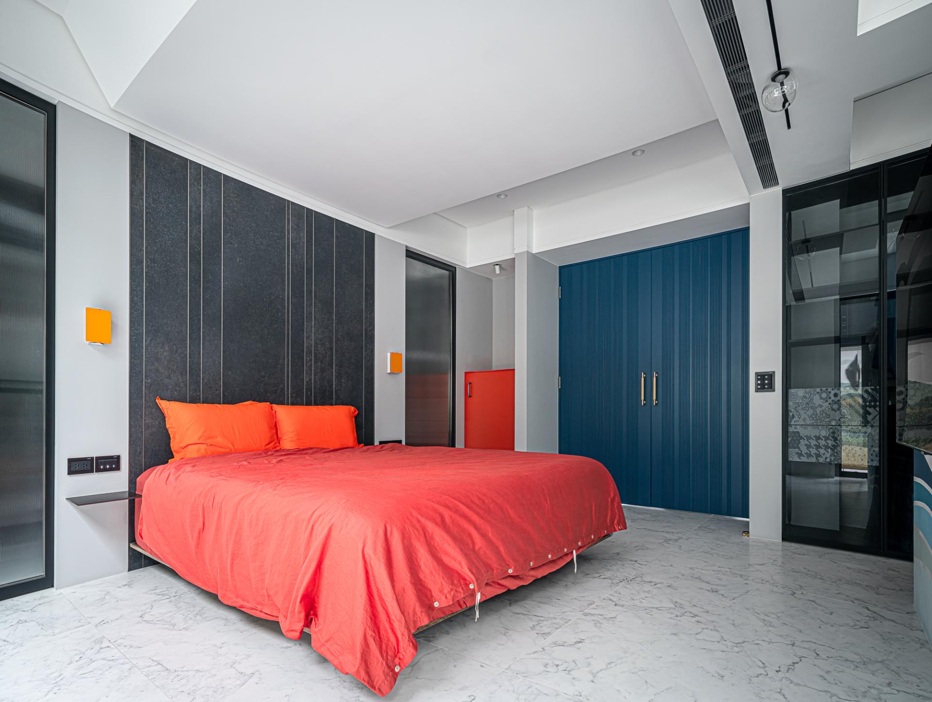 London Design Awards Winner - Art Dealer