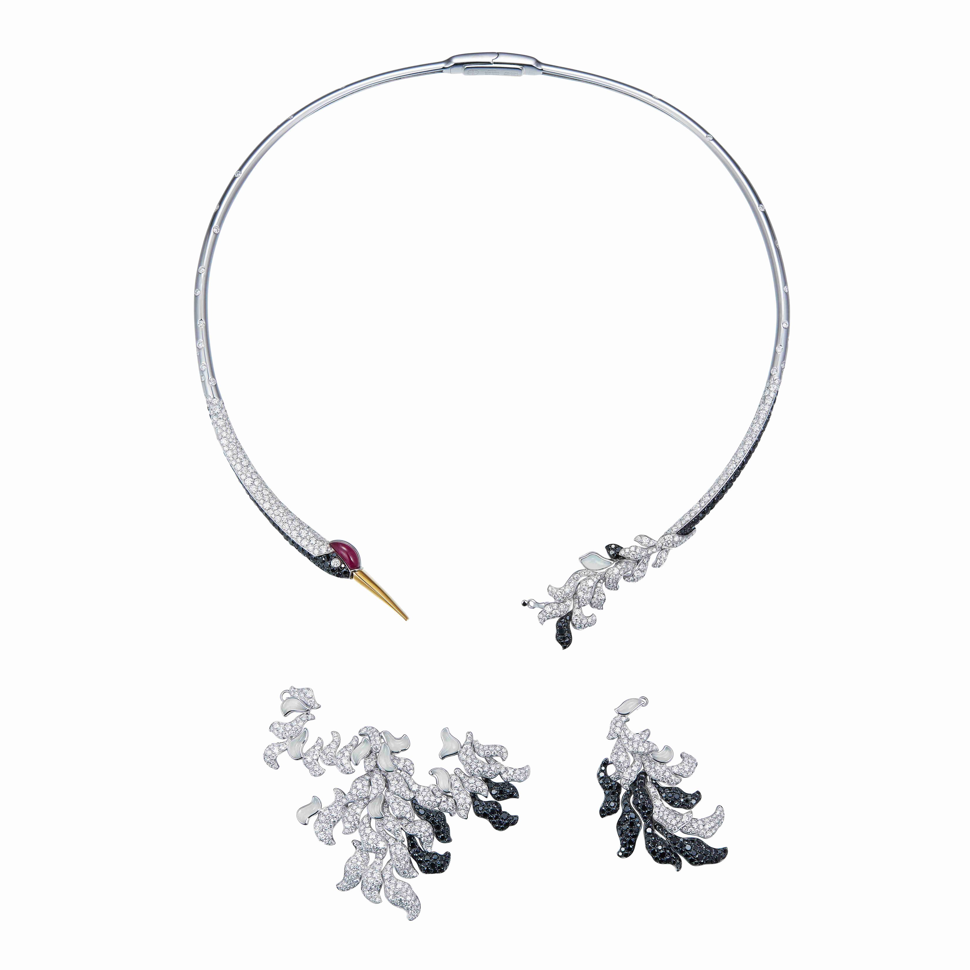 London Design Awards Winner - DANCING IN CLOUDS Necklace 