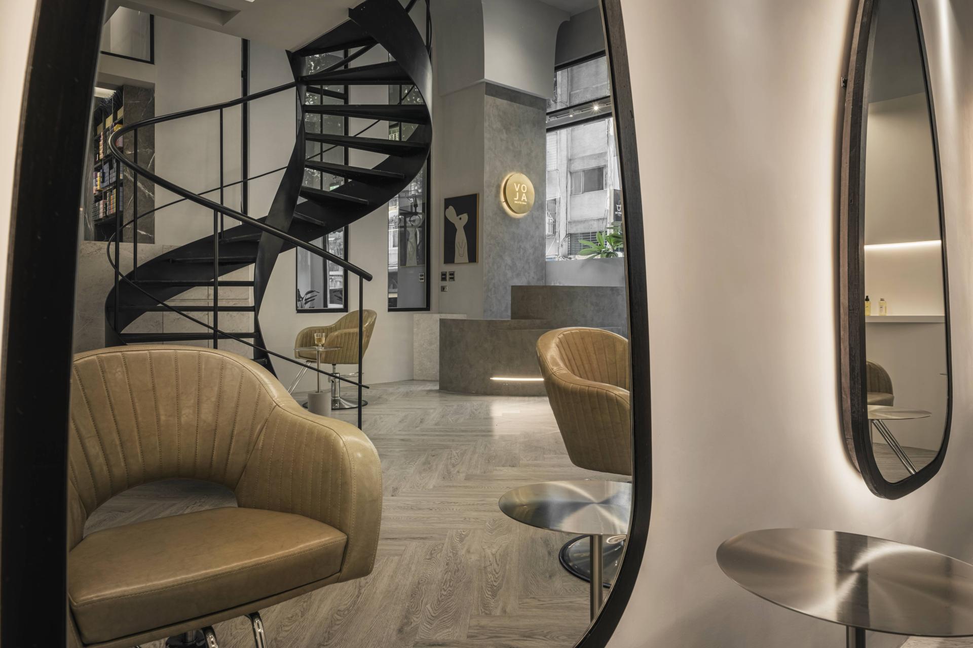 London Design Awards Winner - Graceful Arc