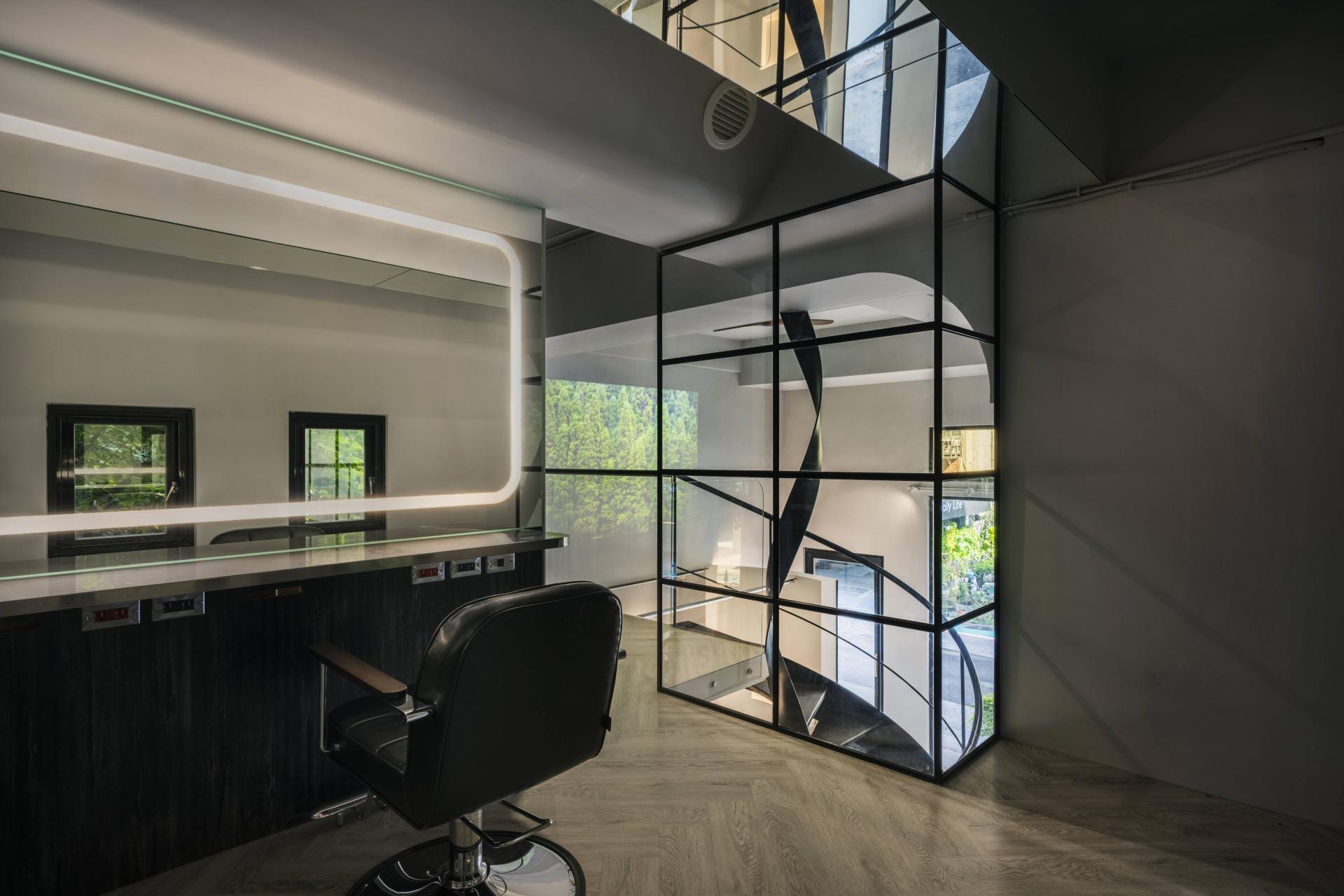 London Design Awards Winner - Graceful Arc