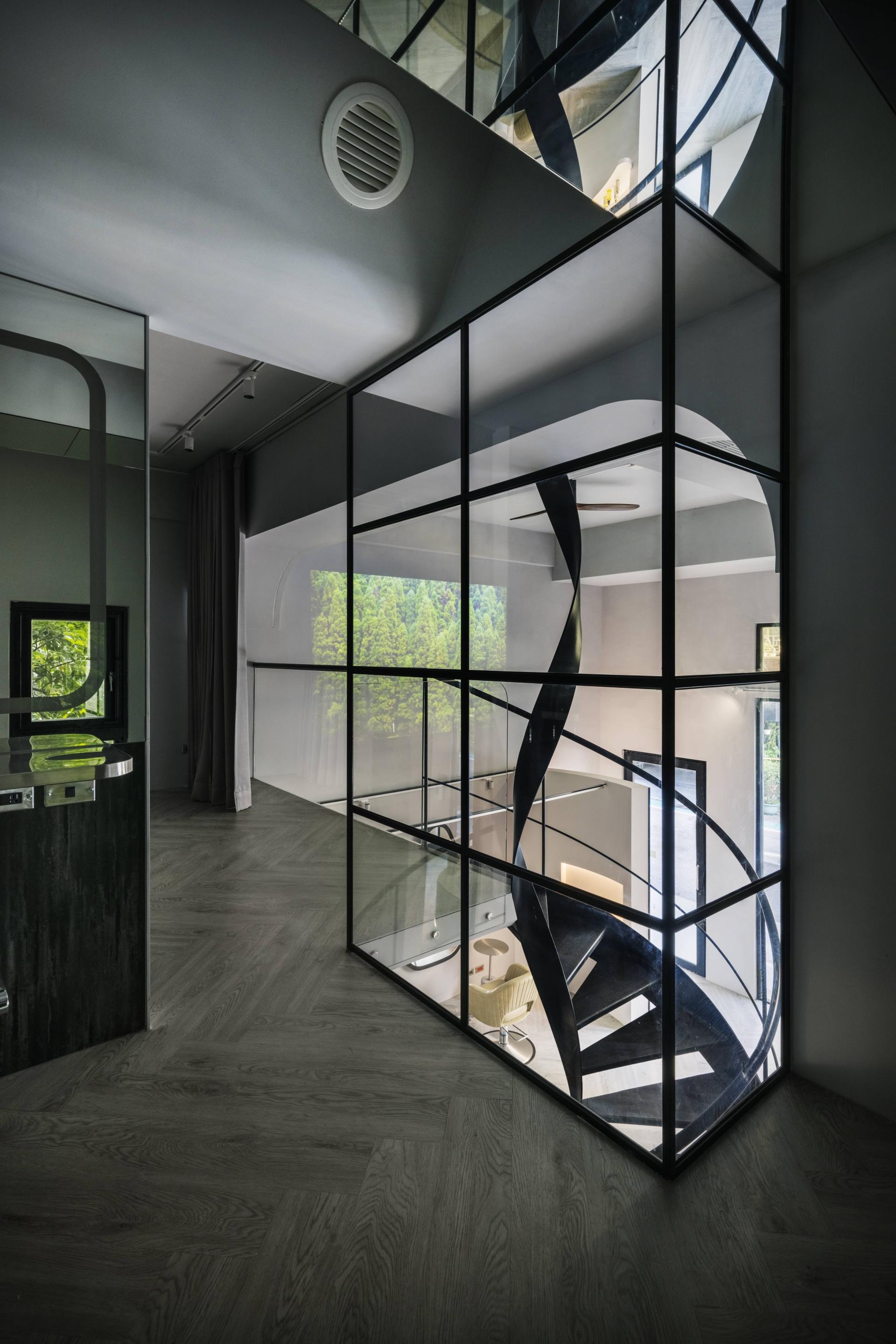 London Design Awards Winner - Graceful Arc