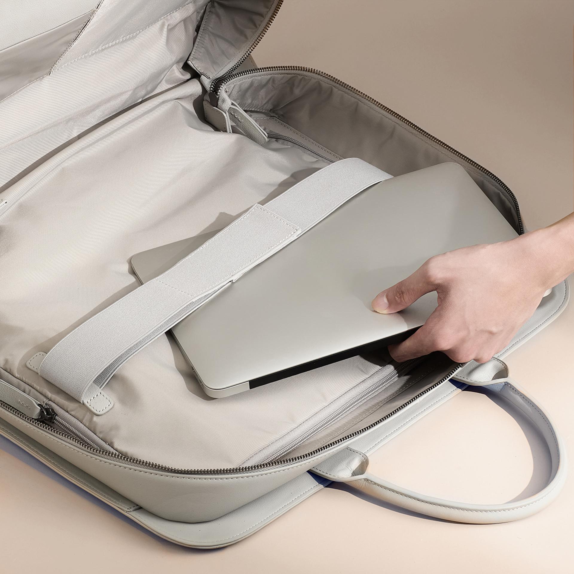 London Design Awards Winner - EM90 Clothing Bag