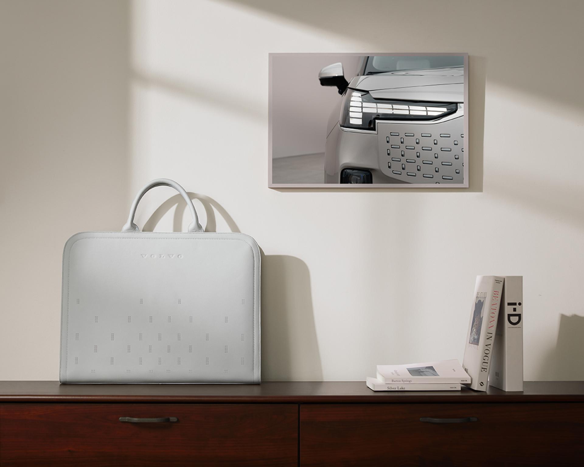 London Design Awards Winner - EM90 Clothing Bag