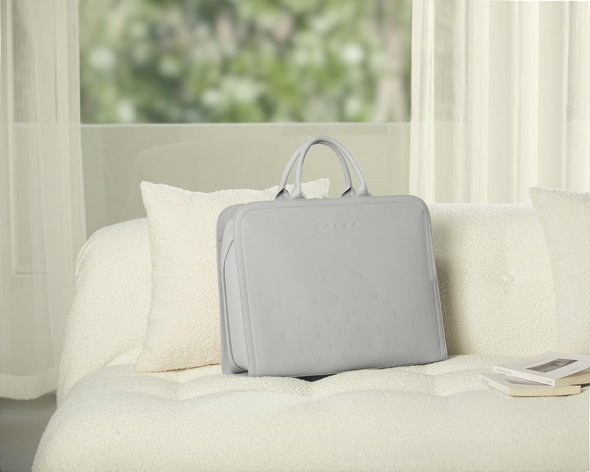 London Design Awards Winner - EM90 Clothing Bag