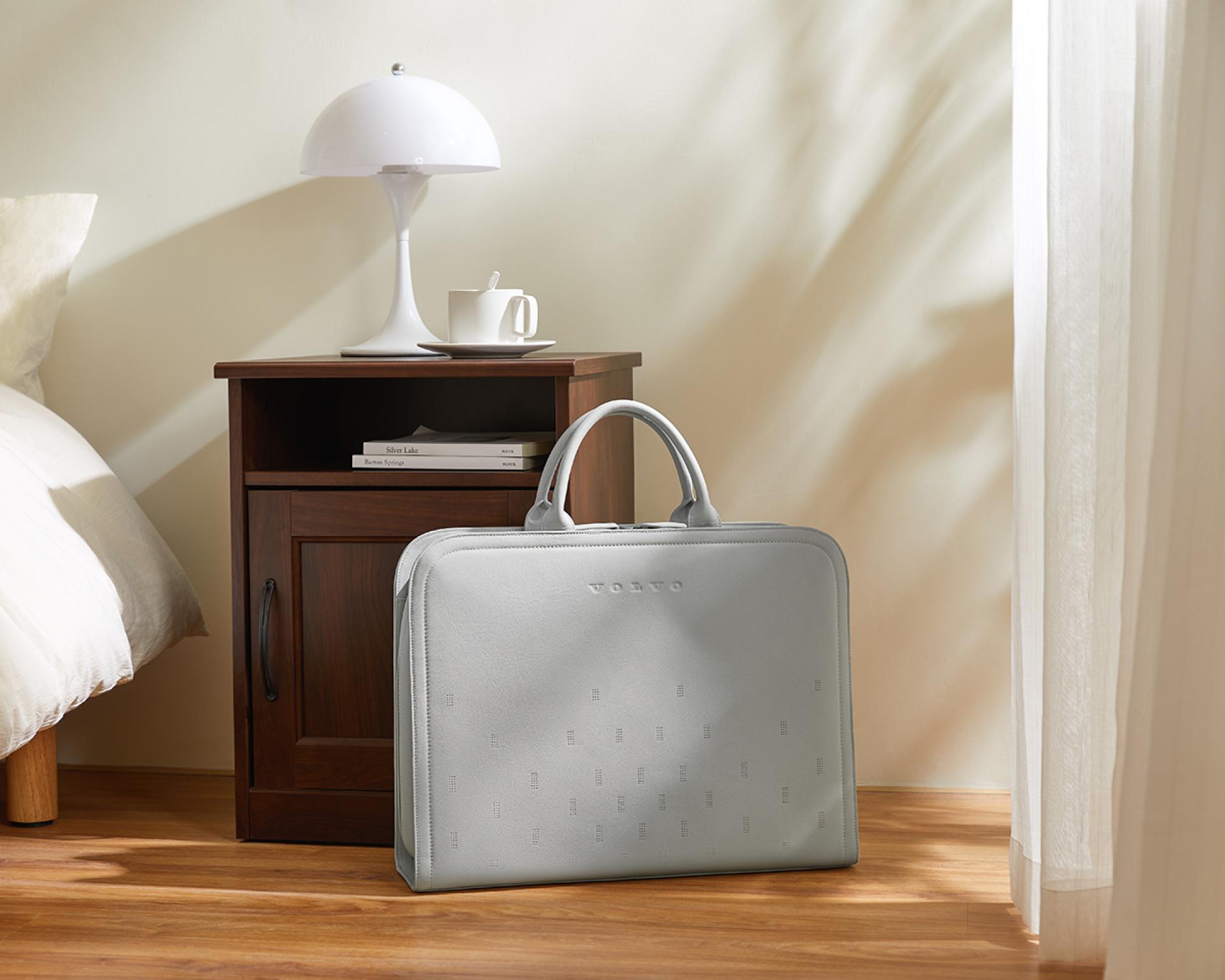 London Design Awards Winner - EM90 Clothing Bag
