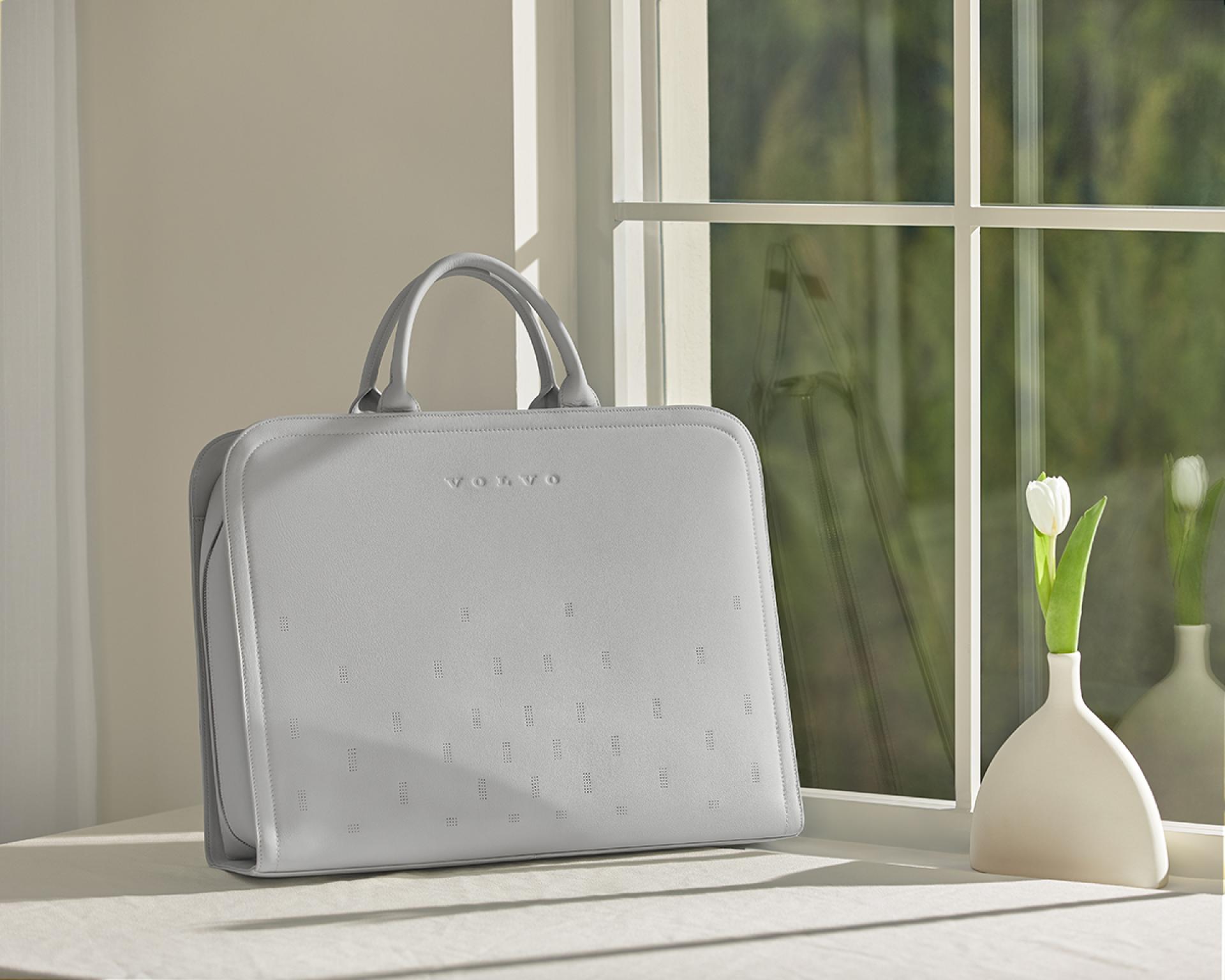 London Design Awards Winner - EM90 Clothing Bag
