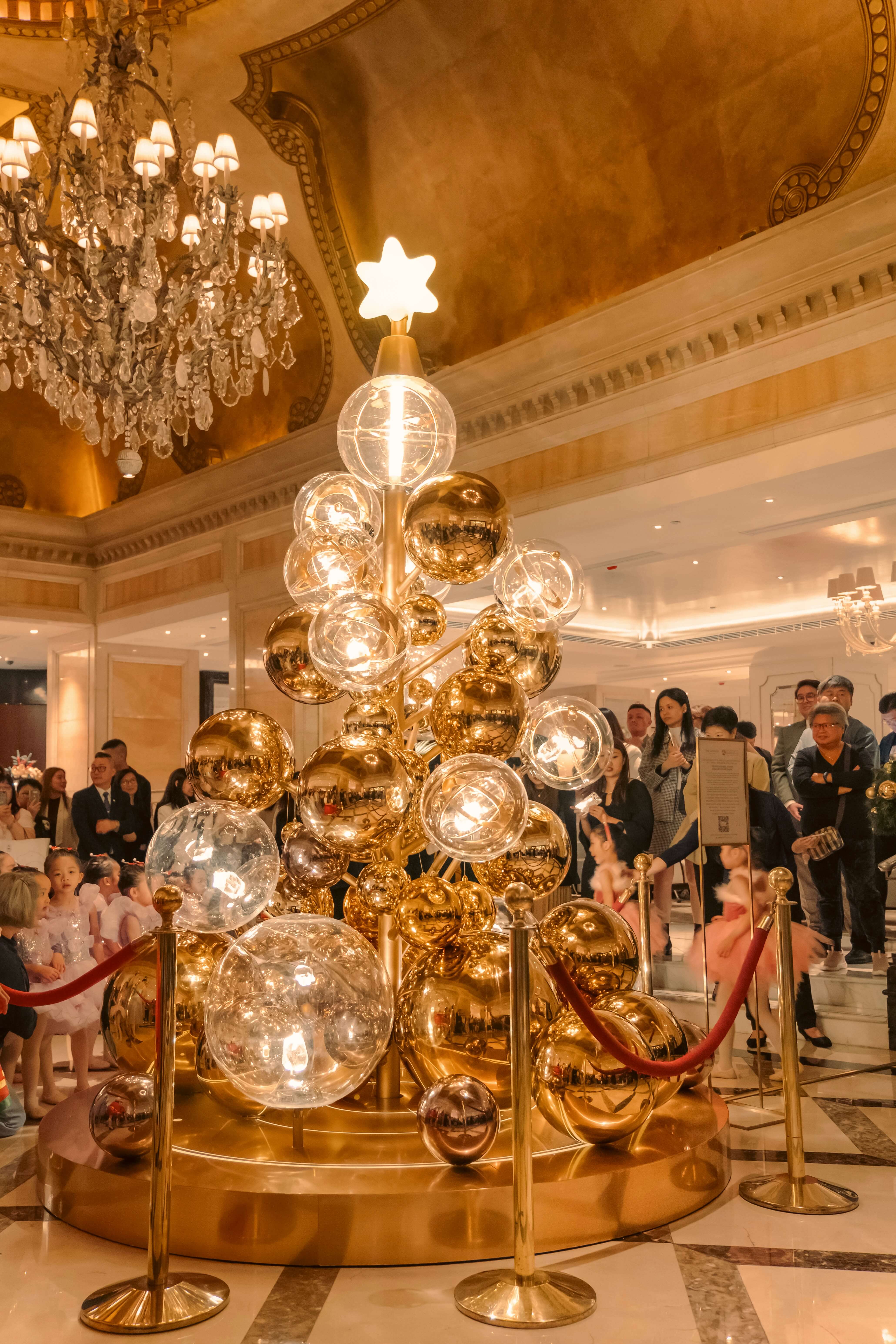 London Design Awards Winner - The Langham Hong Kong Christmas Tree