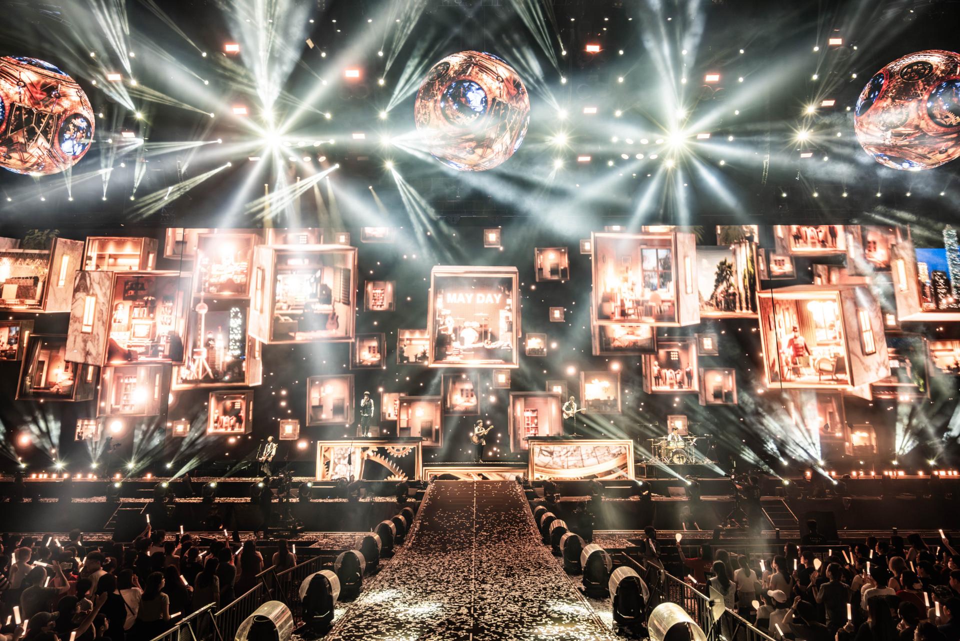 London Design Awards Winner - MAYDAY #5525 LIVE TOUR