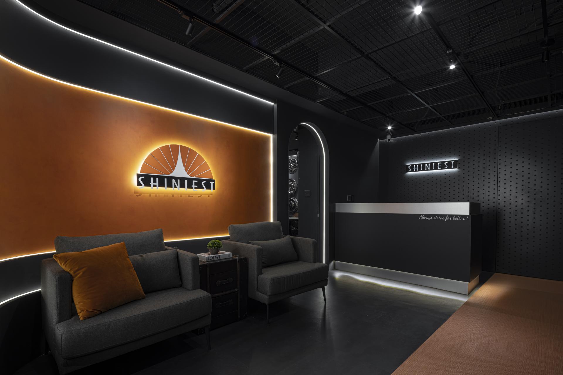 London Design Awards Winner - Steel Orange Realm