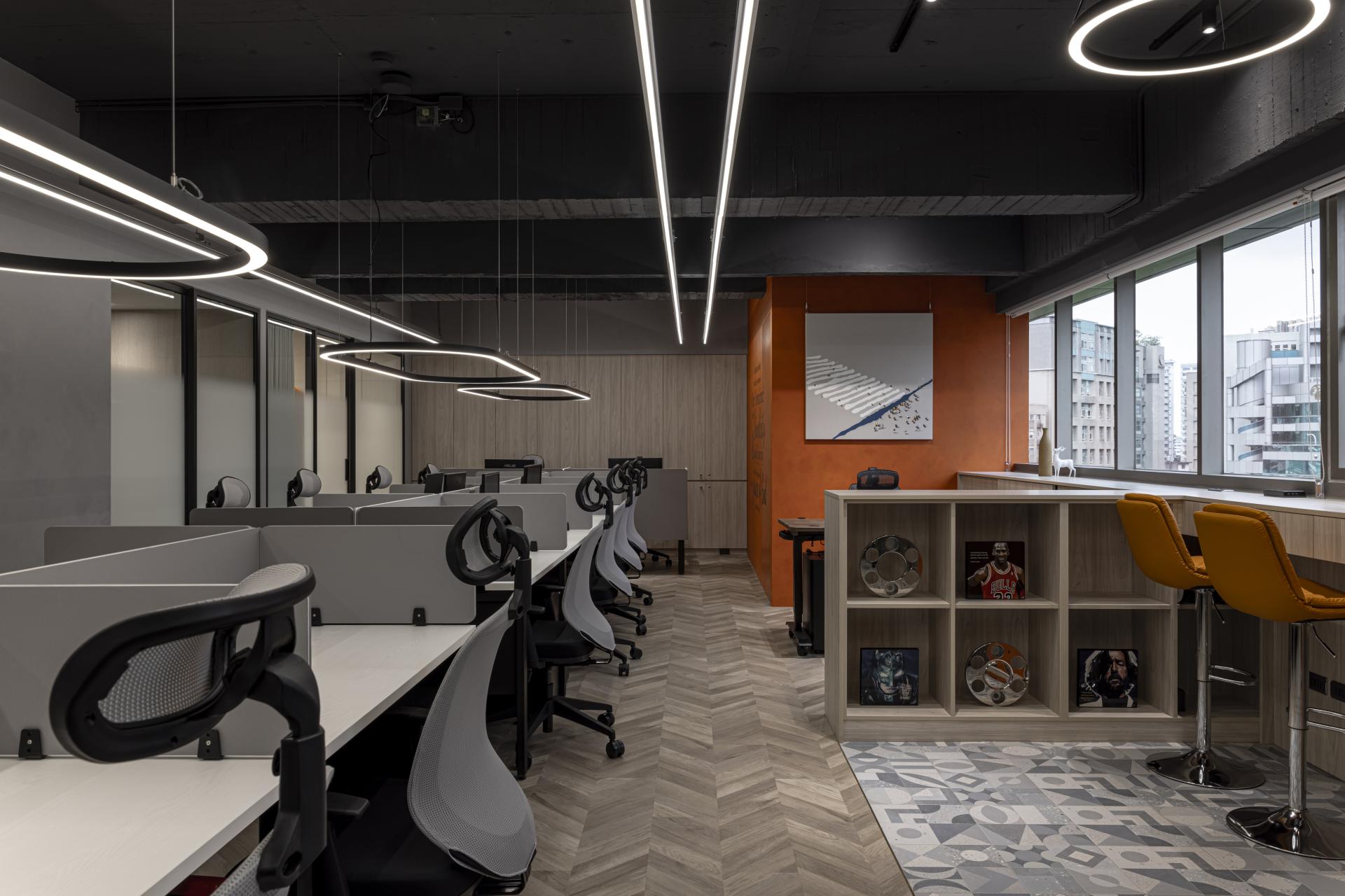 London Design Awards Winner - Steel Orange Realm