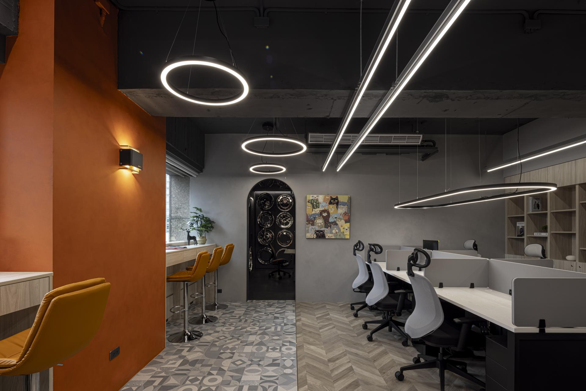 London Design Awards Winner - Steel Orange Realm
