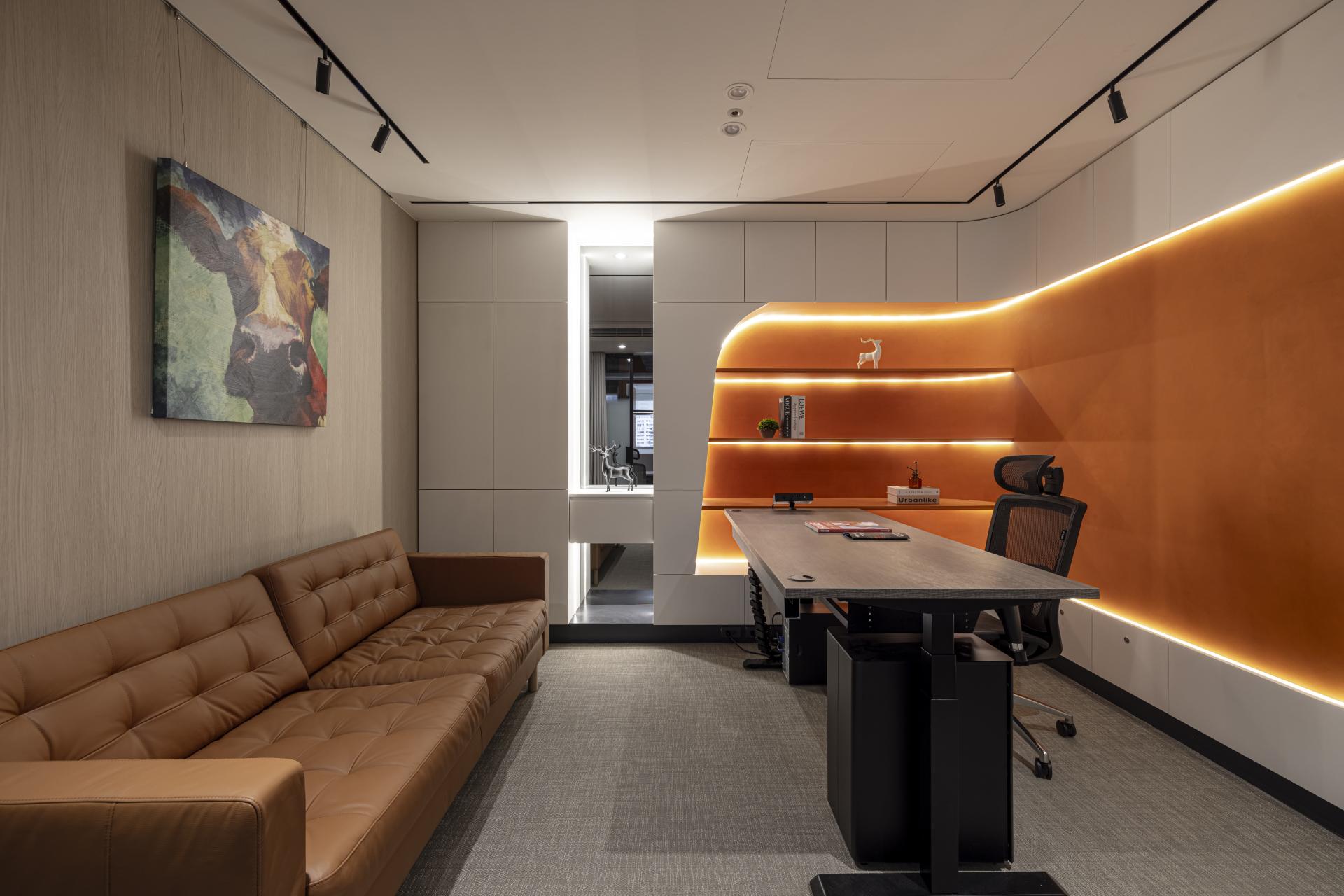 London Design Awards Winner - Steel Orange Realm