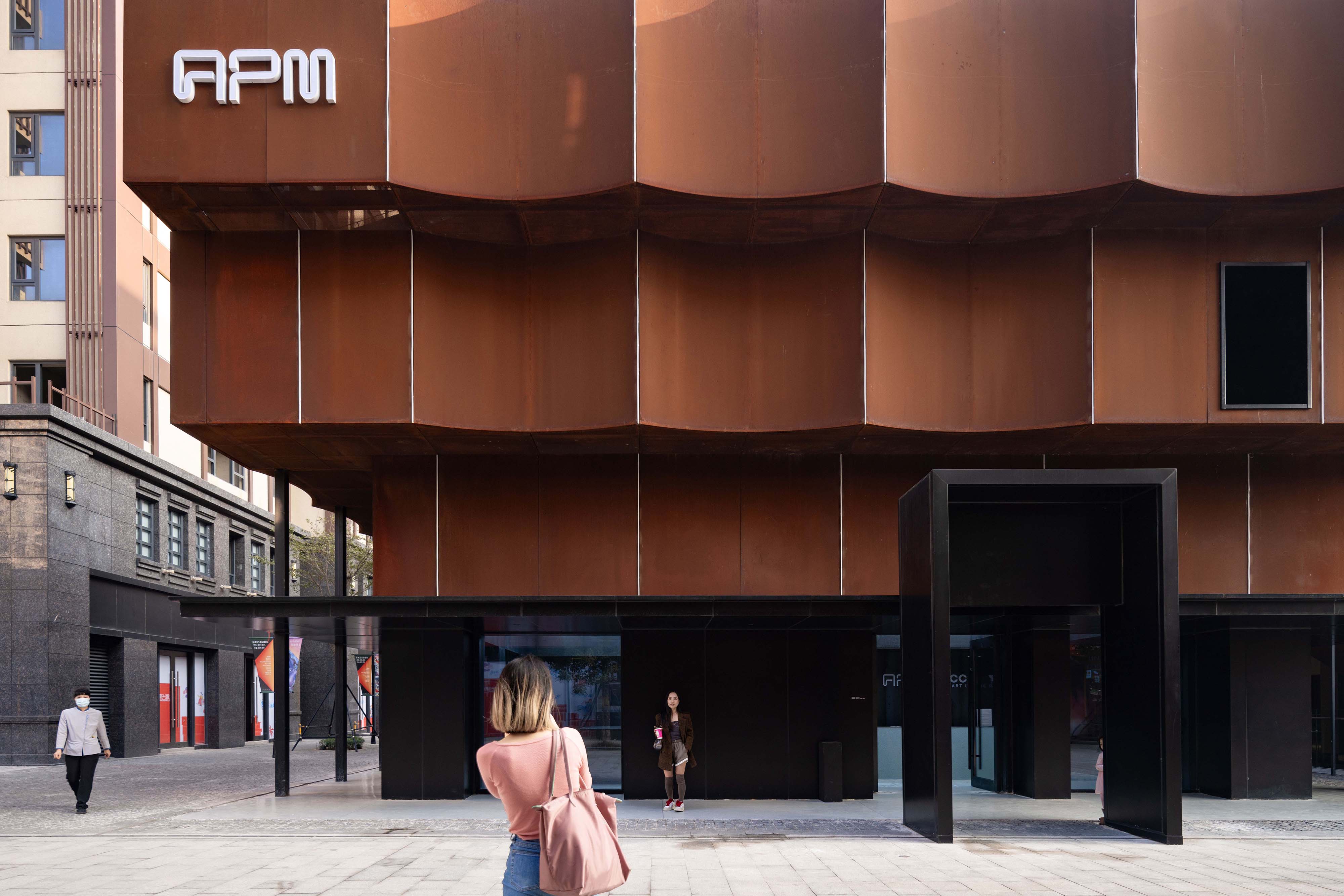 London Design Awards Winner - apm: Art Gallery in the community