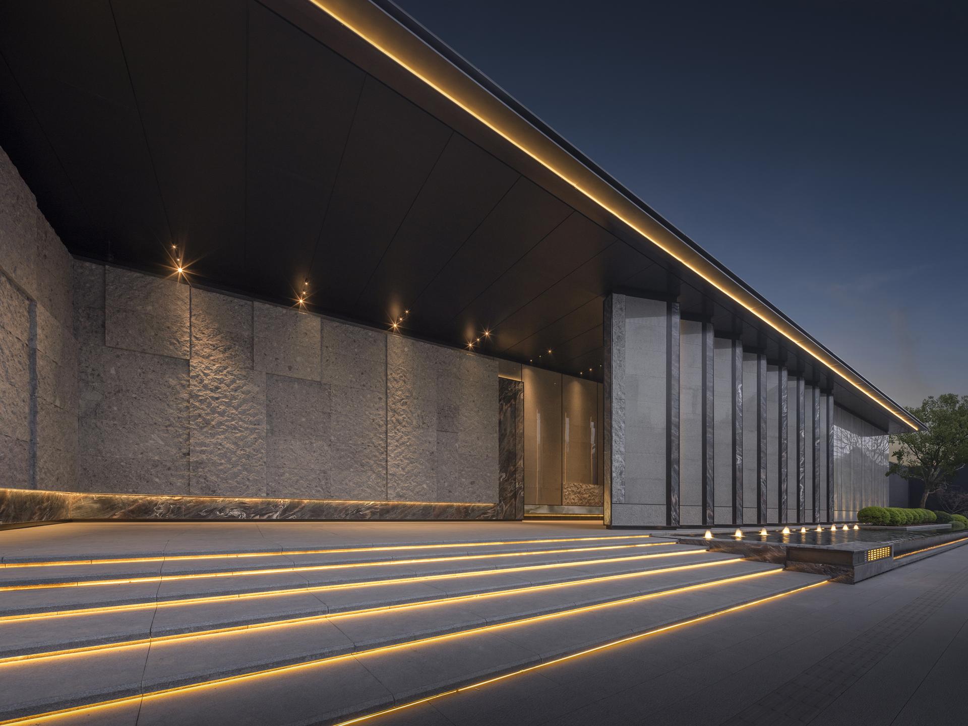 London Design Awards Winner - GLORY OF THRONES