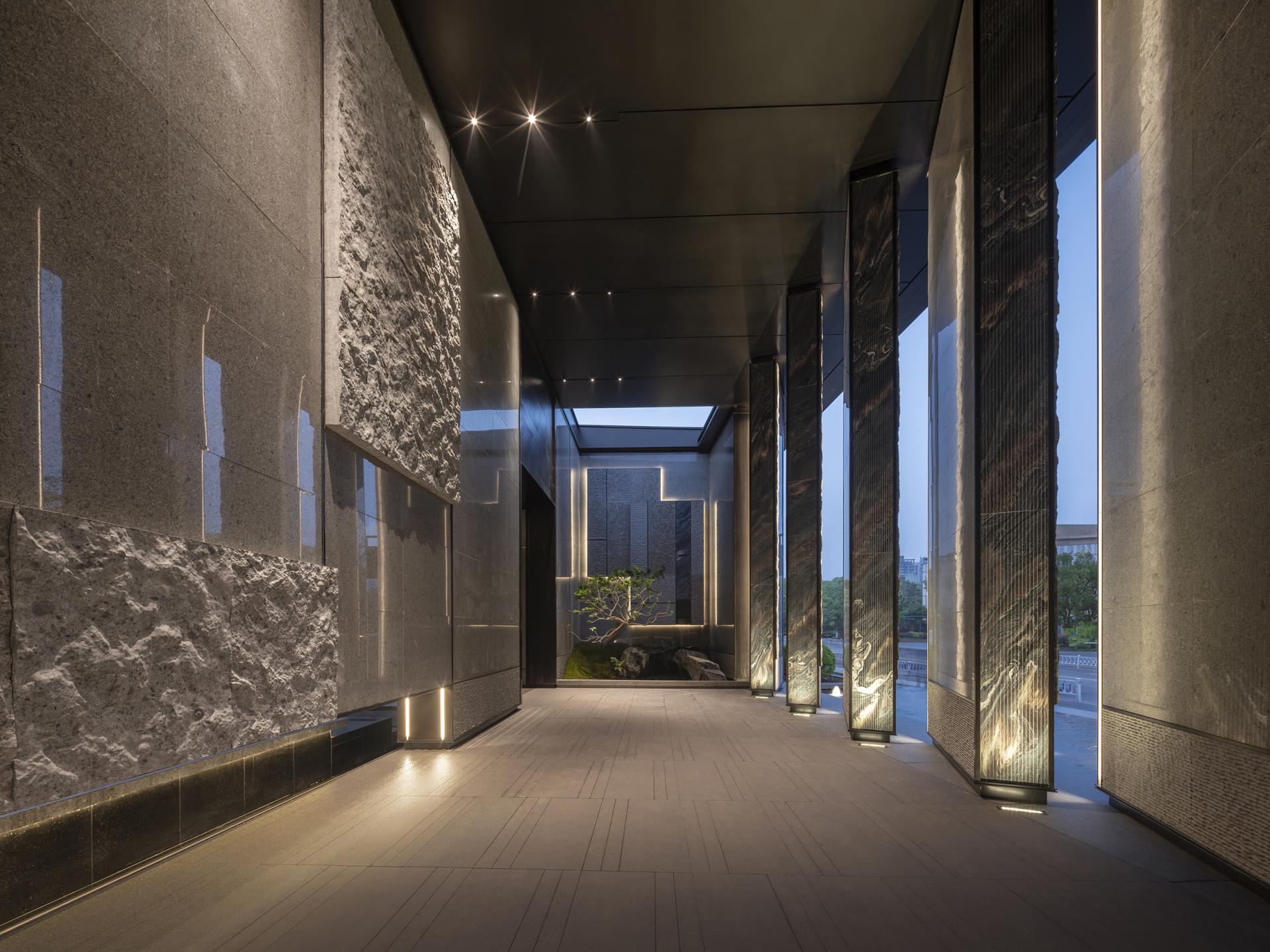 London Design Awards Winner - GLORY OF THRONES