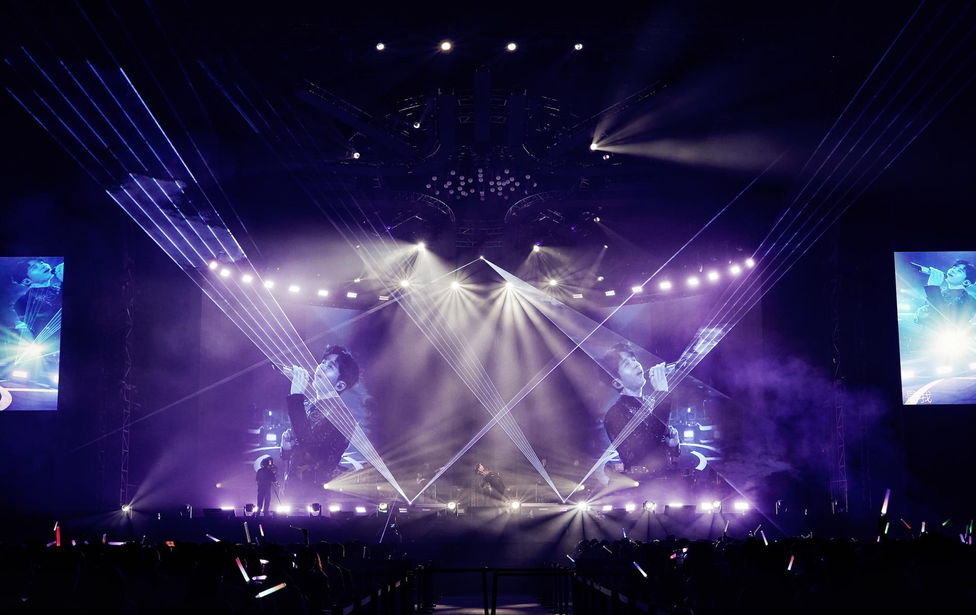 London Design Awards Winner - Michael Wong Lonely Planet 2.0 Concert Tour