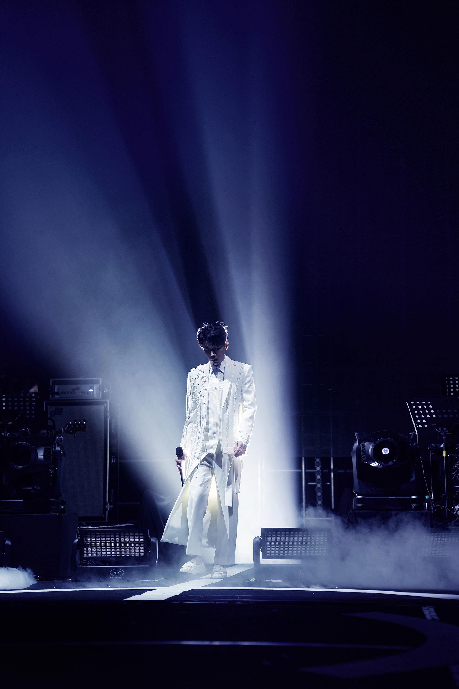 London Design Awards Winner - Michael Wong Lonely Planet 2.0 Concert Tour