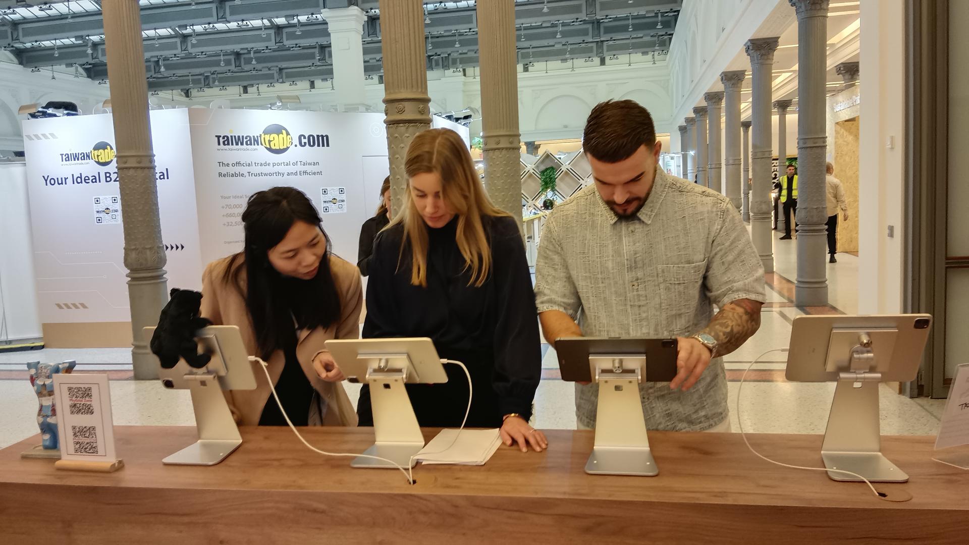 London Design Awards Winner - BizWinner 5G XR Expo Solution