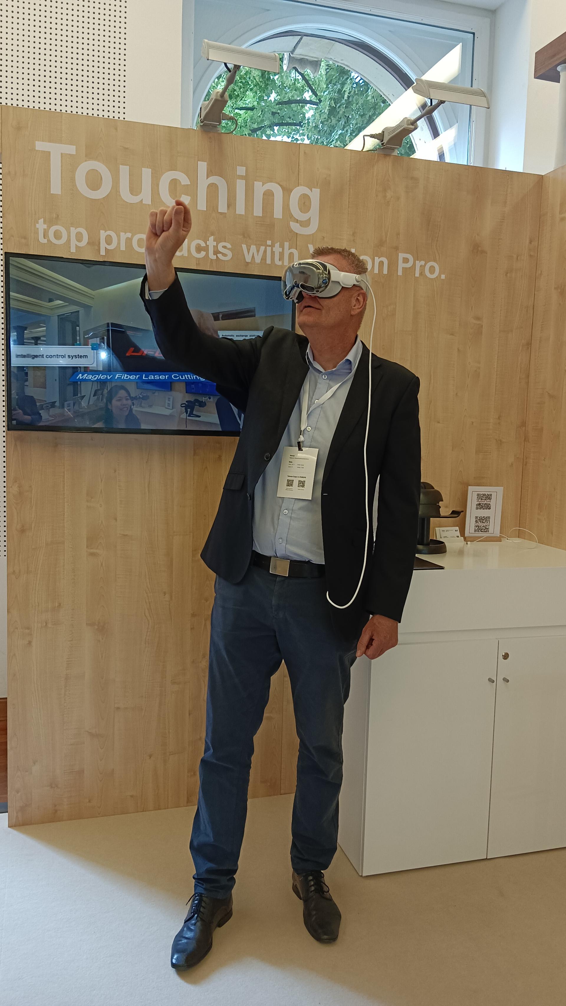 London Design Awards Winner - BizWinner 5G XR Expo Solution