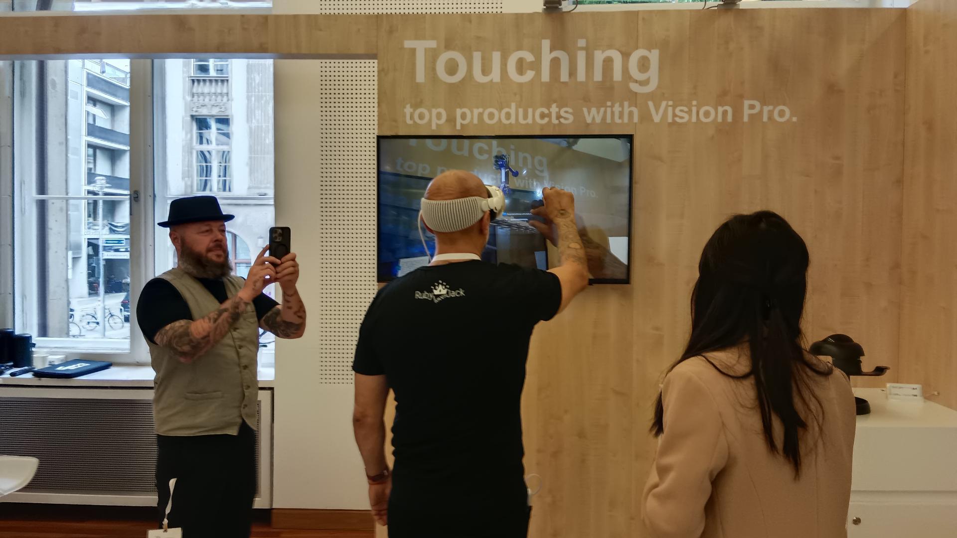 London Design Awards Winner - BizWinner 5G XR Expo Solution