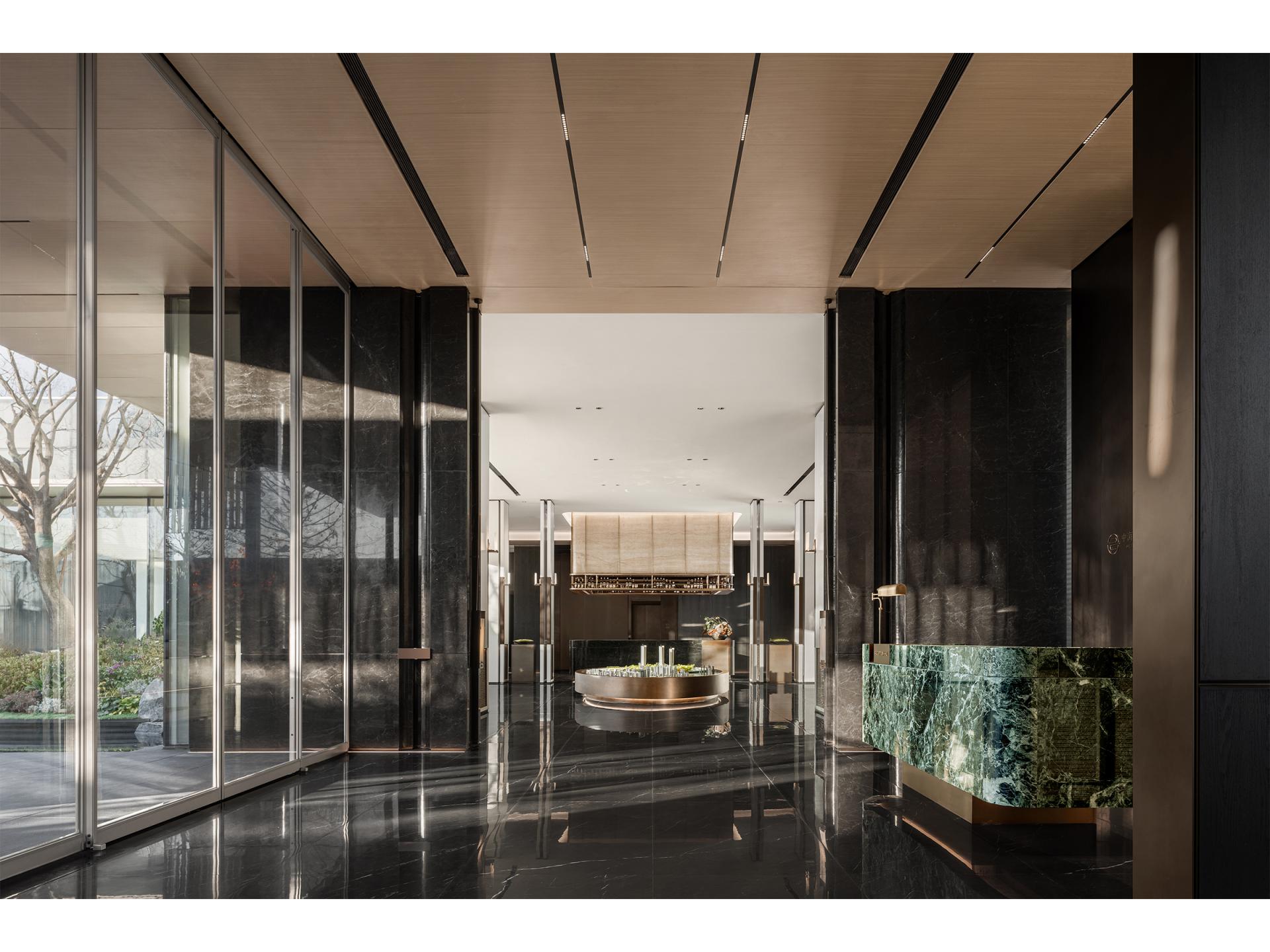 London Design Awards Winner - METROPOLIS TIMES