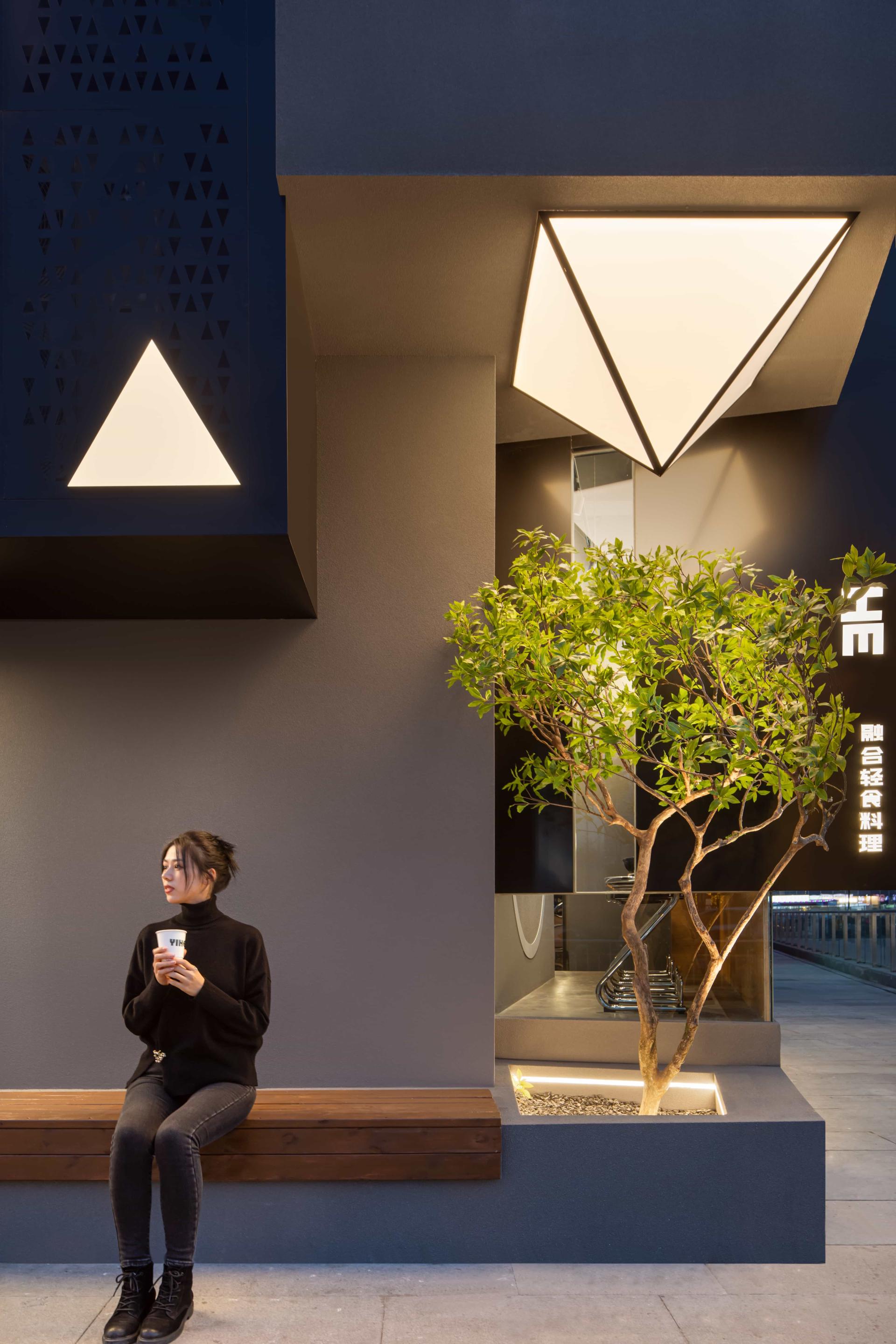 London Design Awards Winner - YIHE