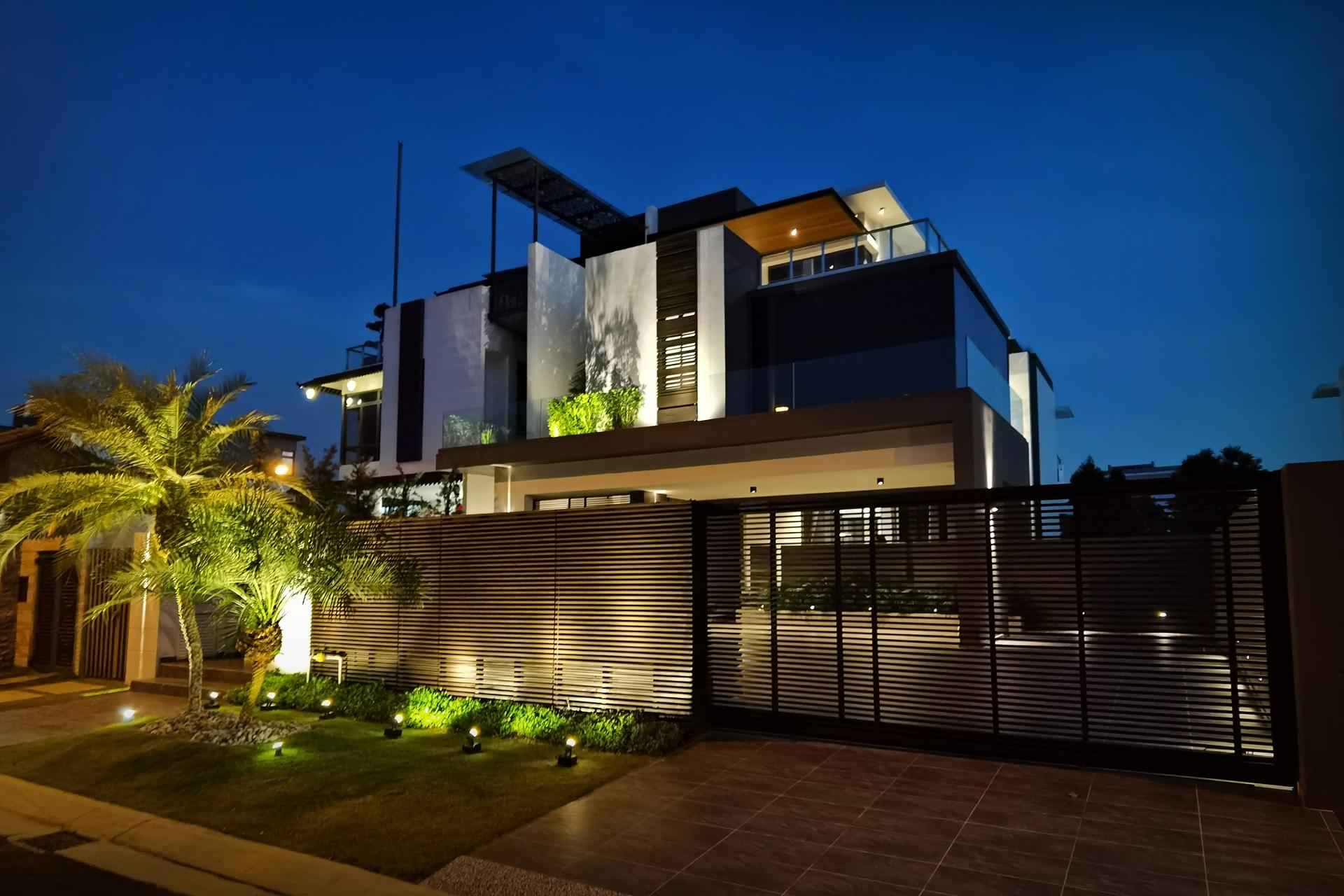 London Design Awards Winner - The Ag’s Wood-philic Residence