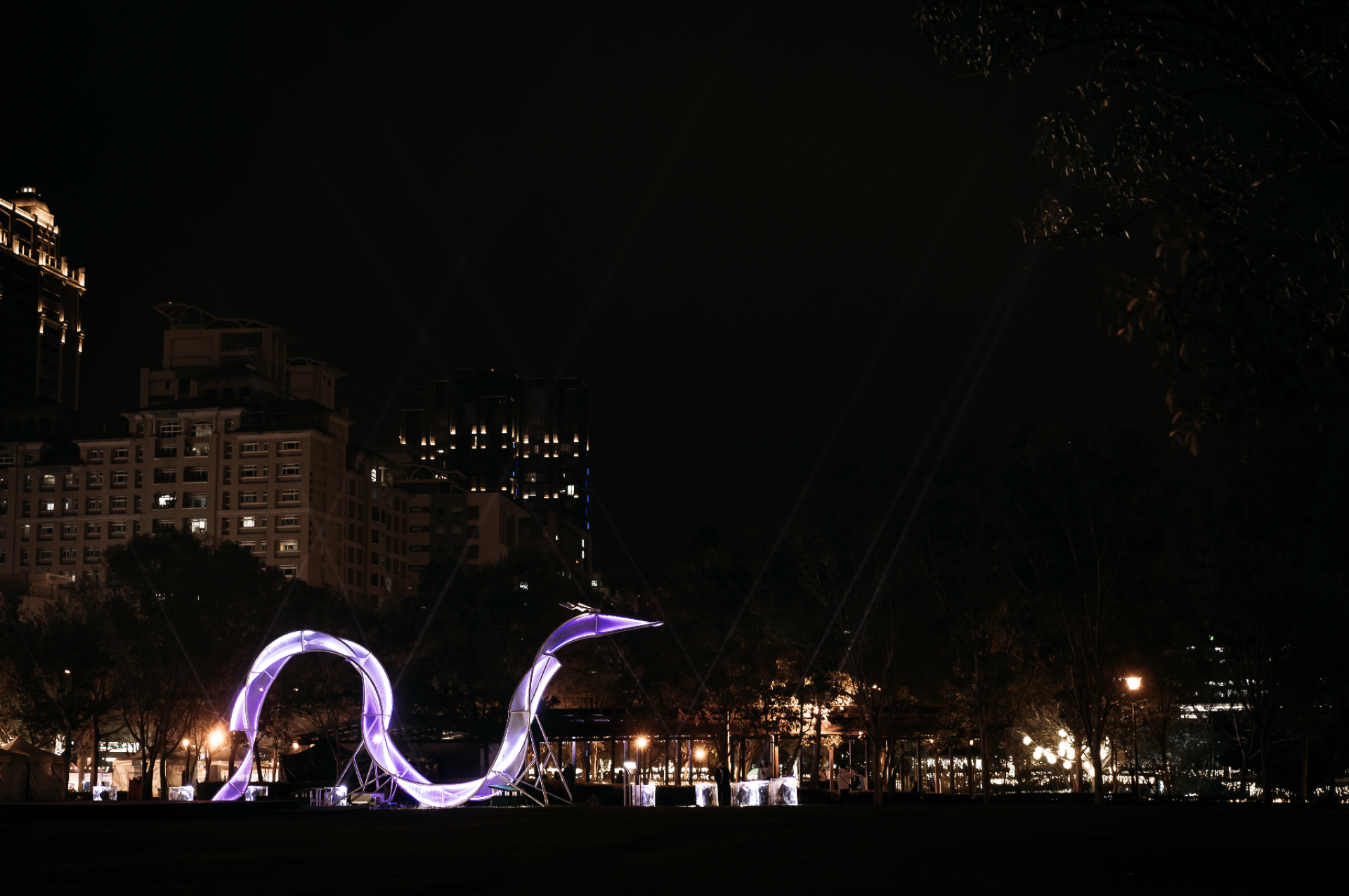 London Design Awards Winner - Dance of the celestial lights