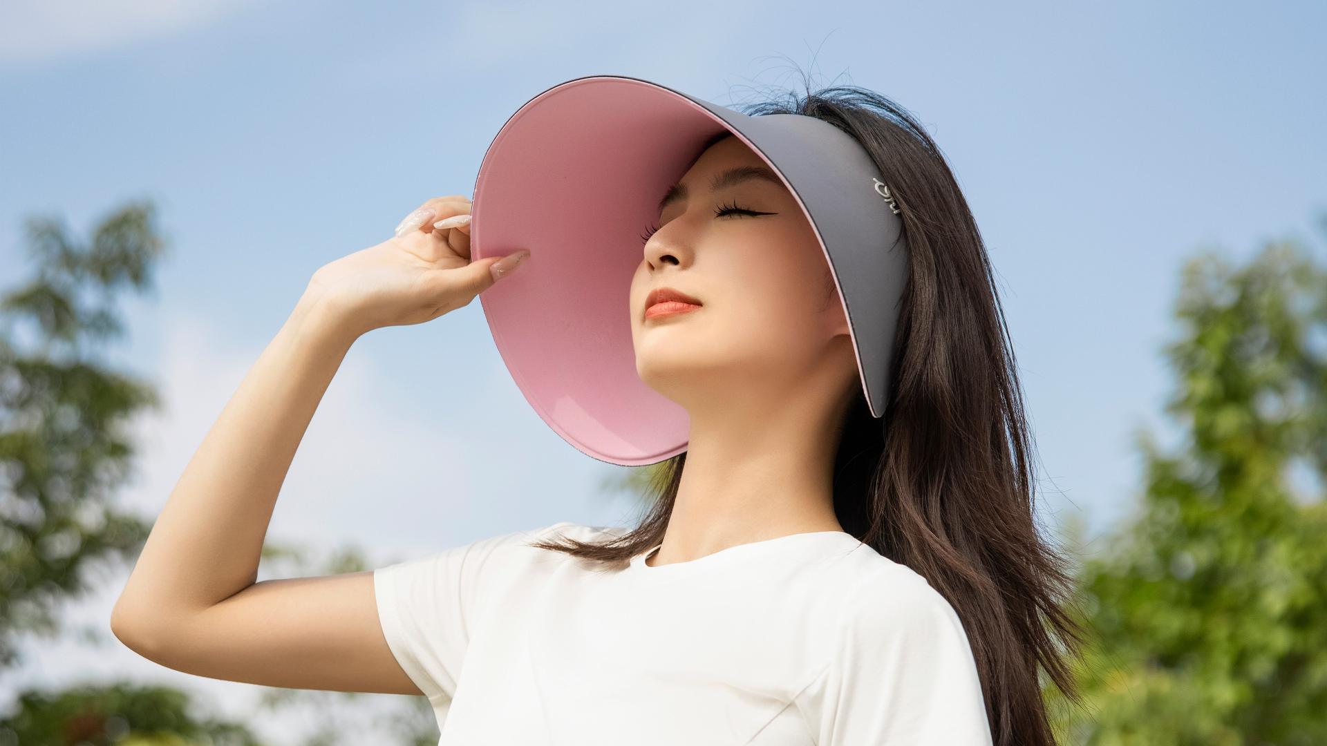 London Design Awards Winner - A Rollable Hat
