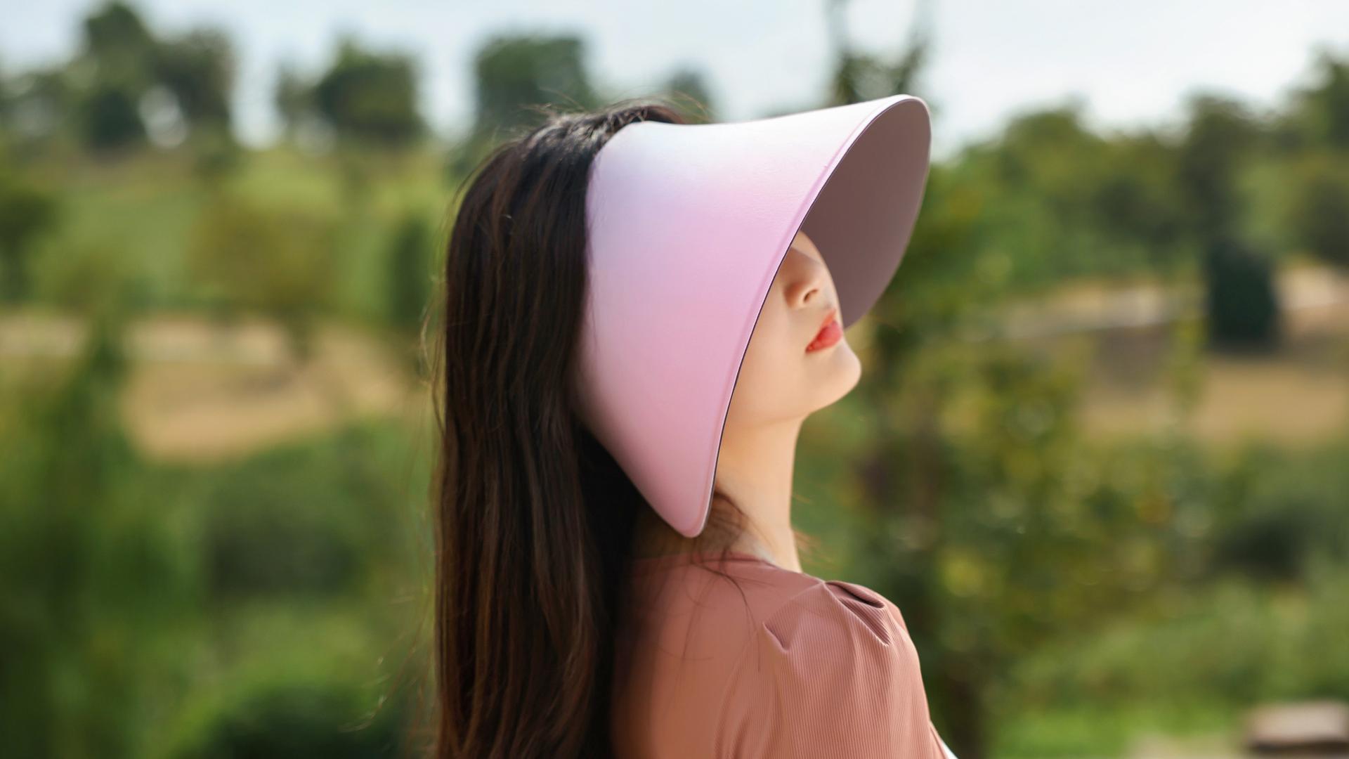 London Design Awards Winner - A Rollable Hat