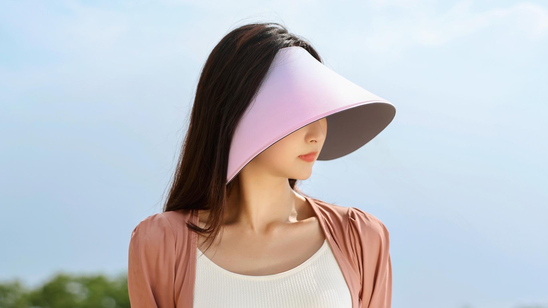 London Design Awards Winner - A Rollable Hat