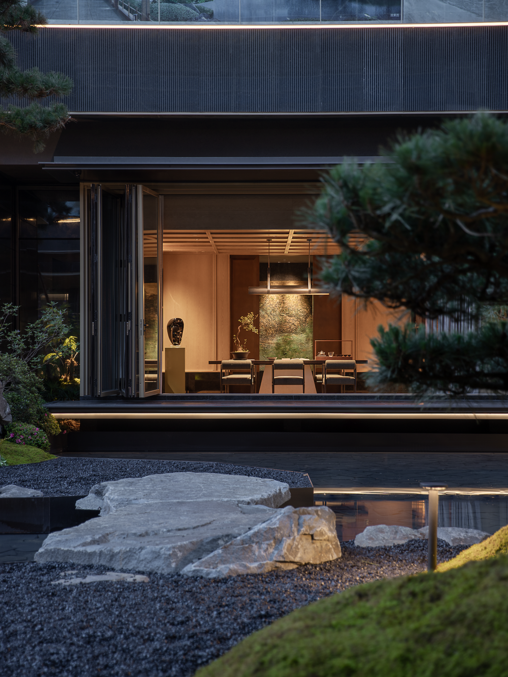 London Design Awards Winner - CROWN VILLA'S MEMBER CLUB