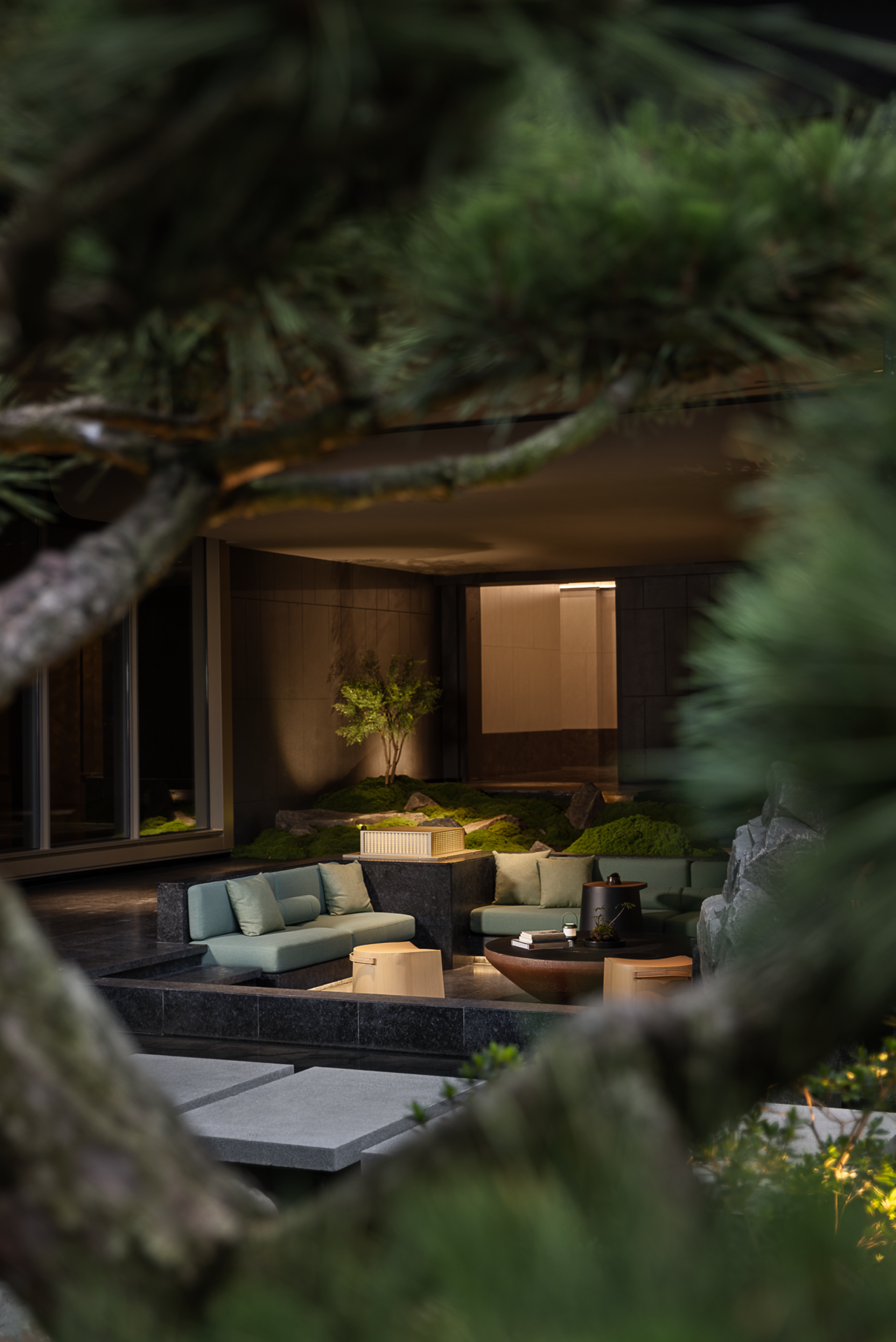 London Design Awards Winner - CROWN VILLA'S MEMBER CLUB