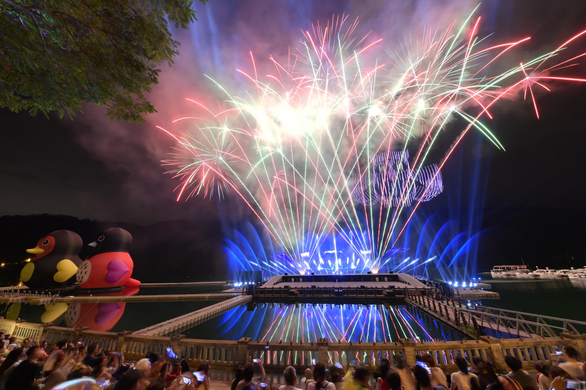 London Design Awards Winner - Hualien Muscovy Duck Fun Summer Vacation 2024