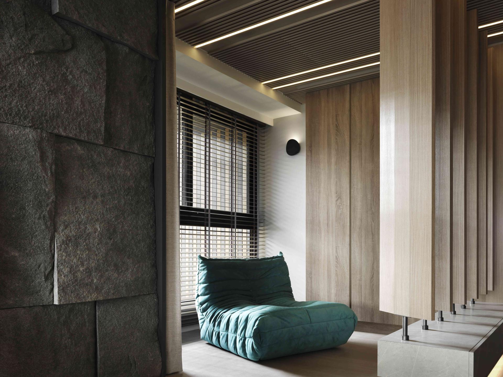 London Design Awards Winner - wooden narrative。rock