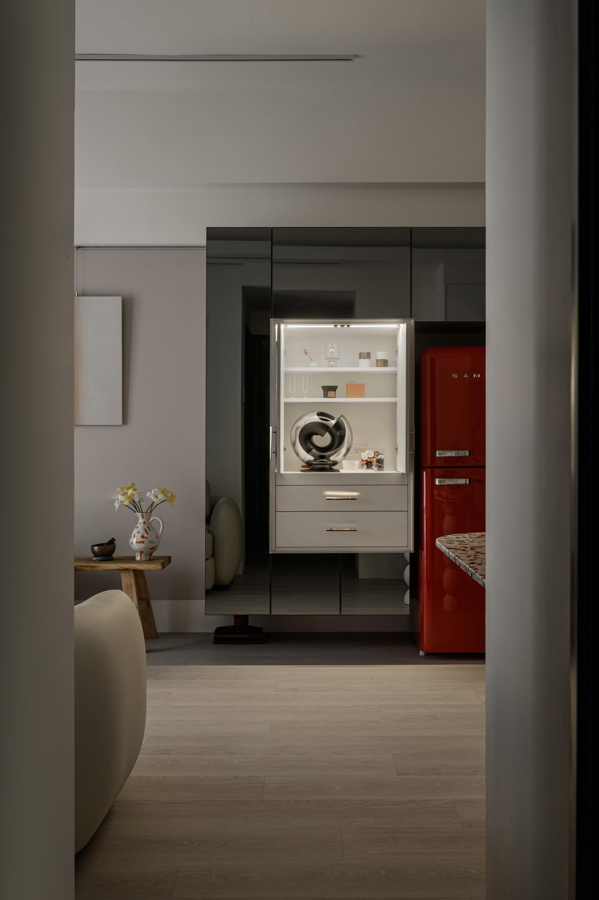 London Design Awards Winner - The Red Pivot