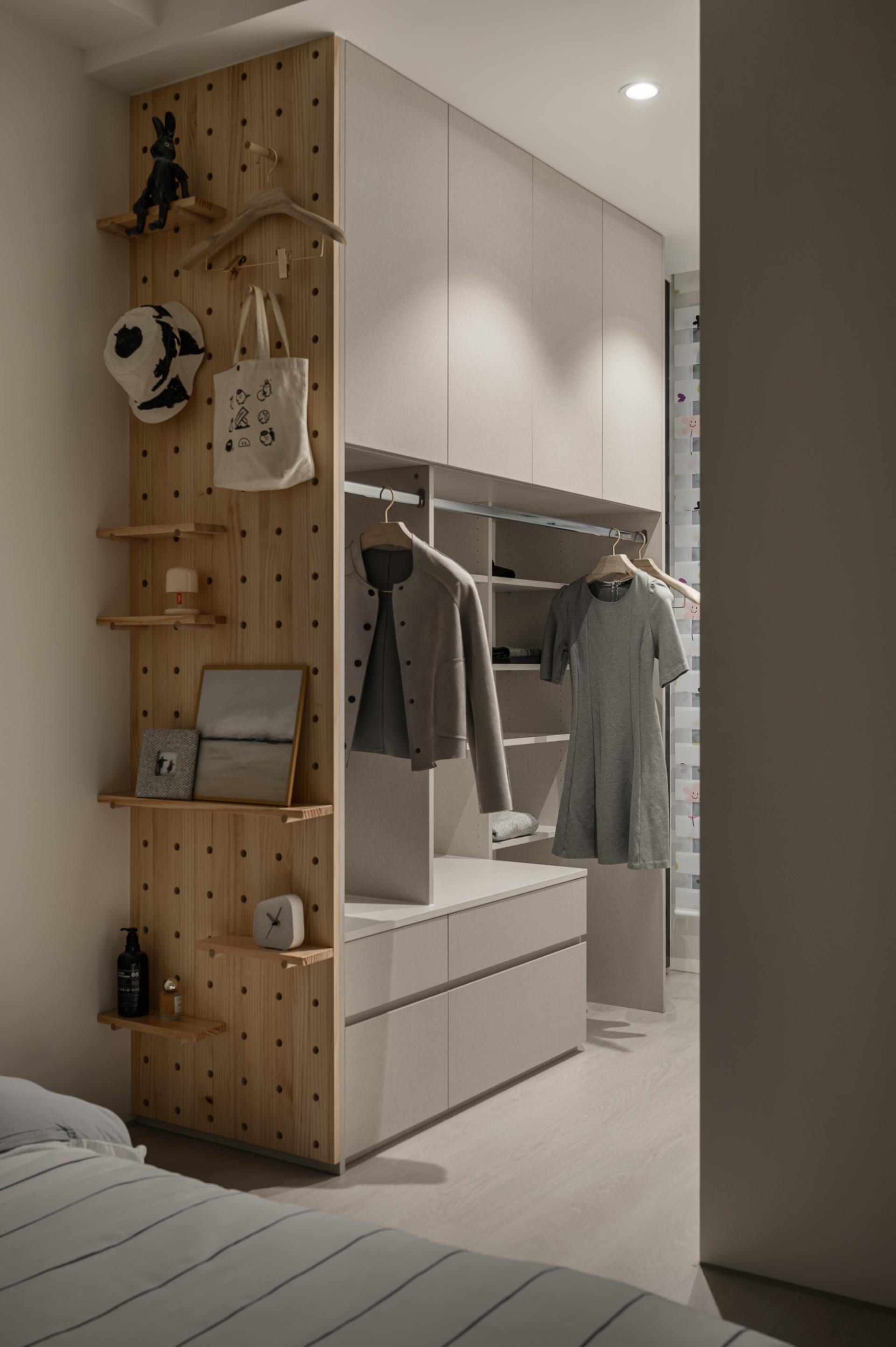 London Design Awards Winner - The Red Pivot