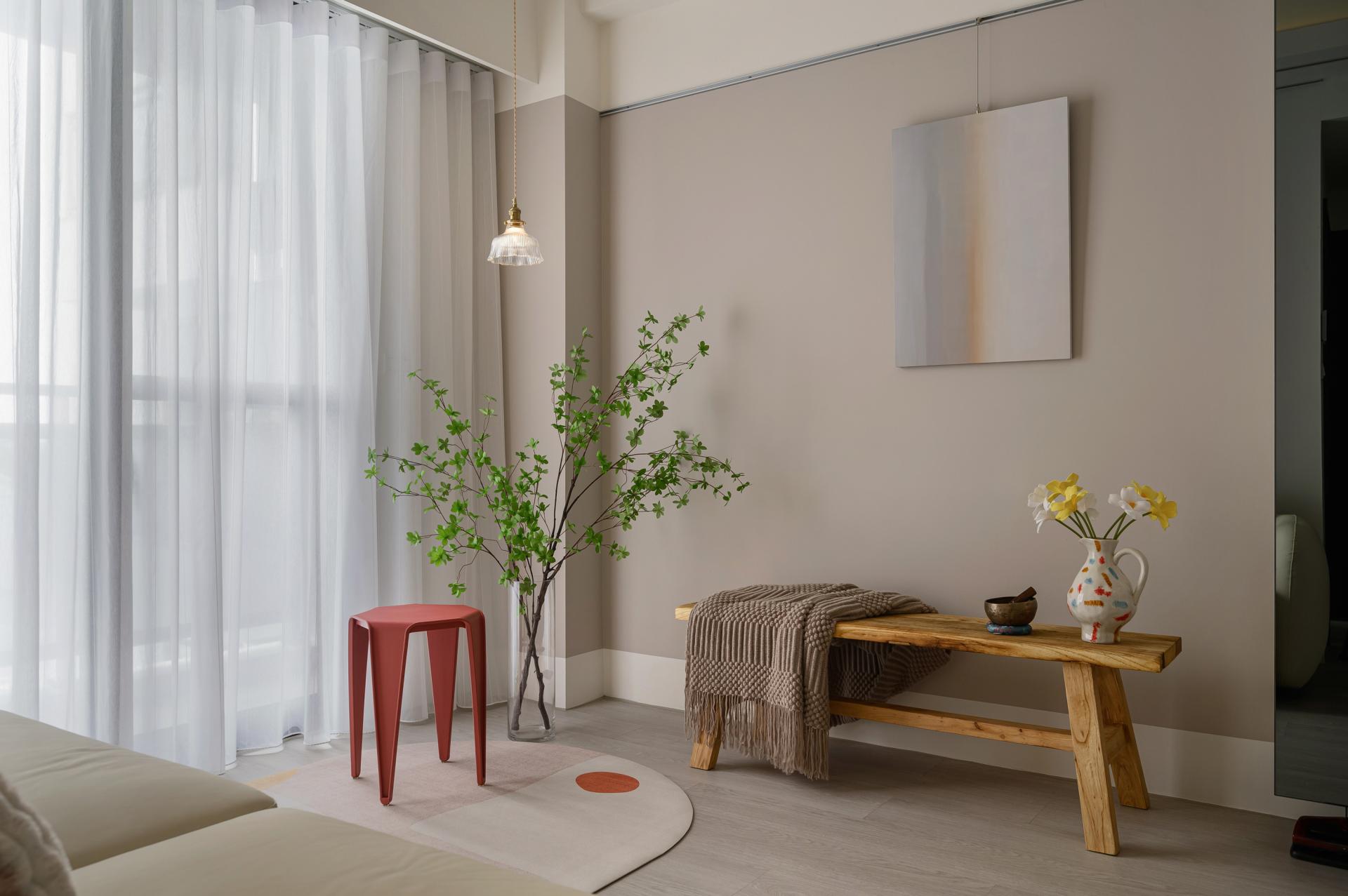 London Design Awards Winner - The Red Pivot