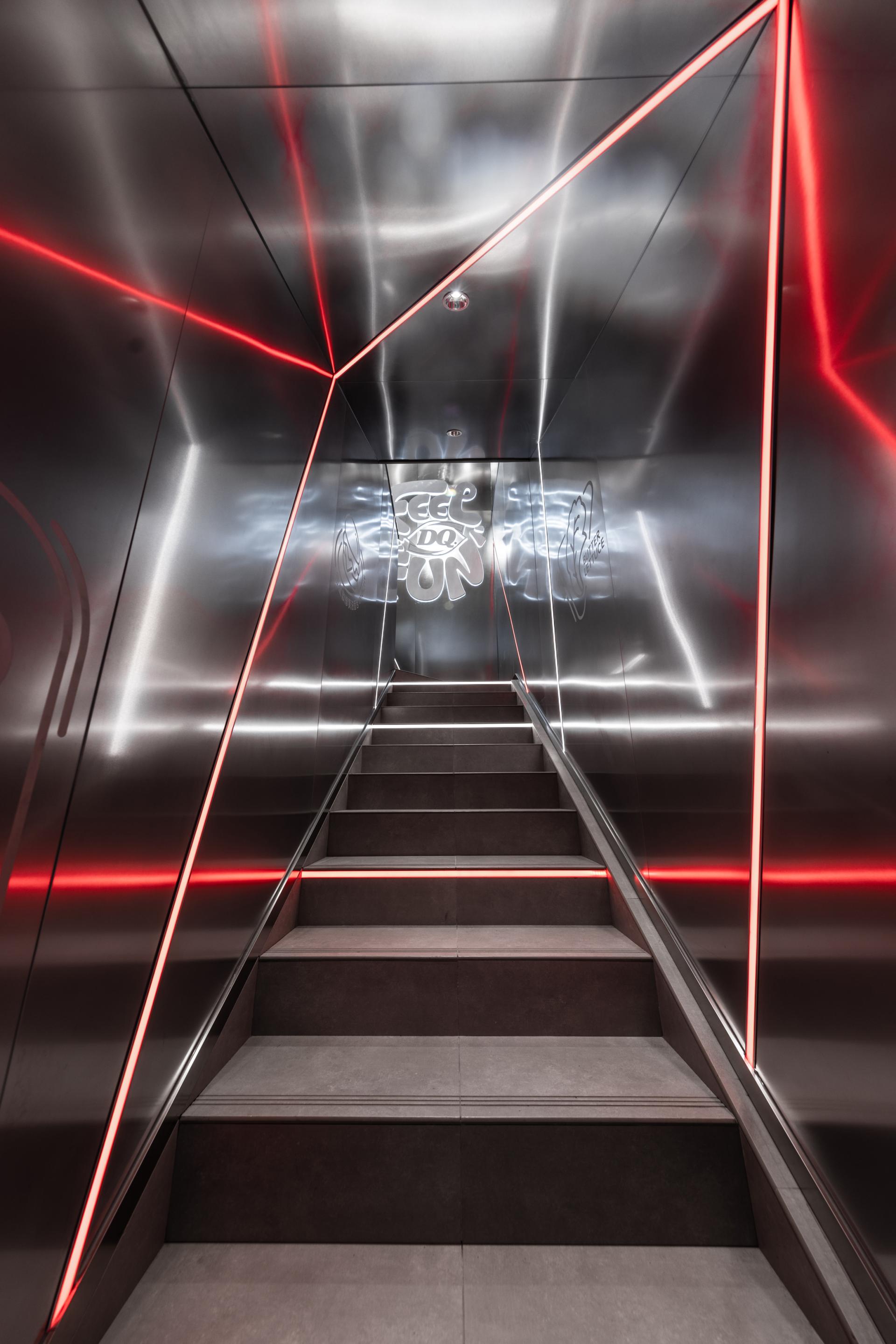 London Design Awards Winner - BLIZZARD & BURGERS Shanghai Burger Store 