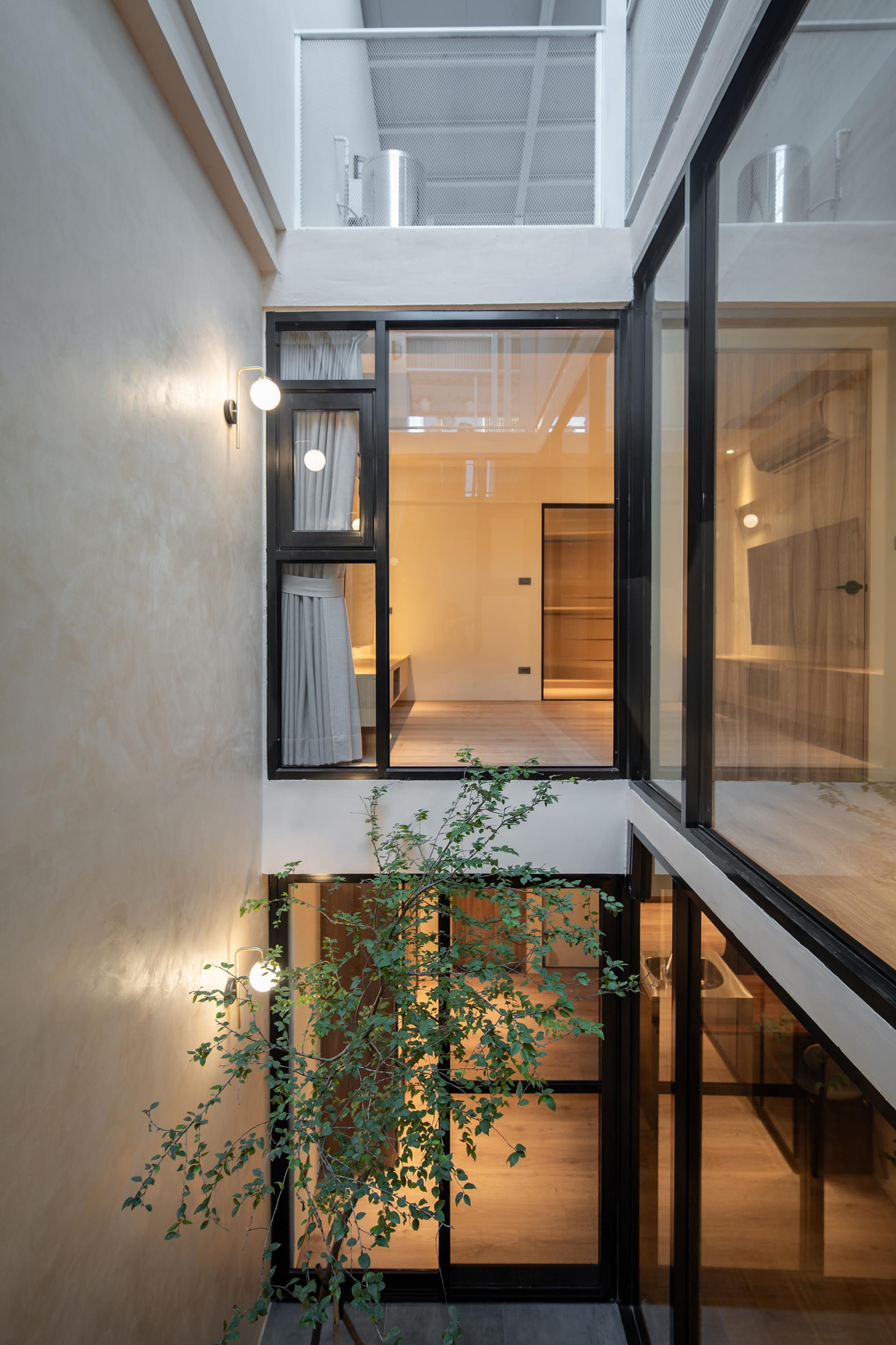 London Design Awards Winner - Light Reflection Residence