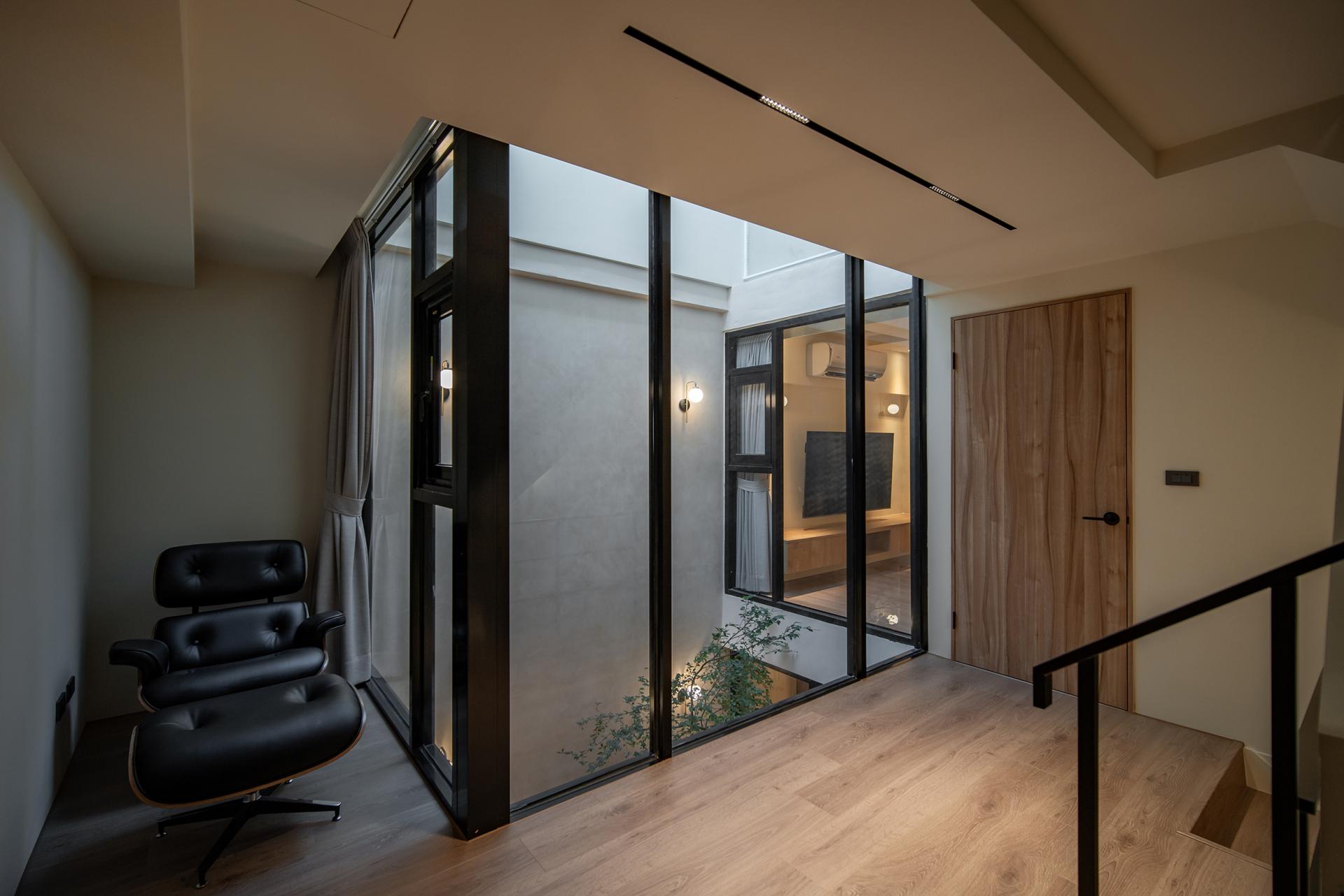 London Design Awards Winner - Light Reflection Residence