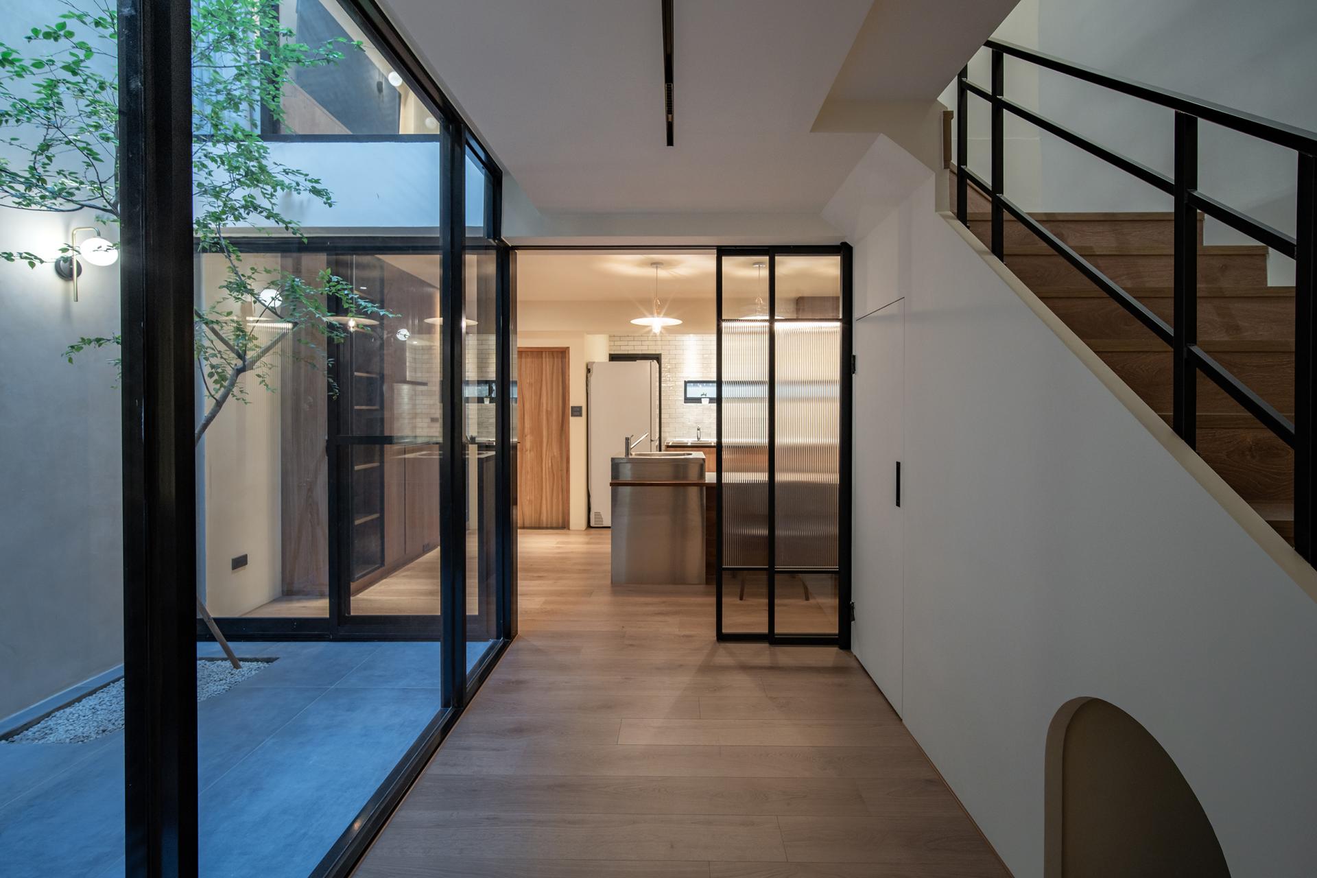 London Design Awards Winner - Light Reflection Residence